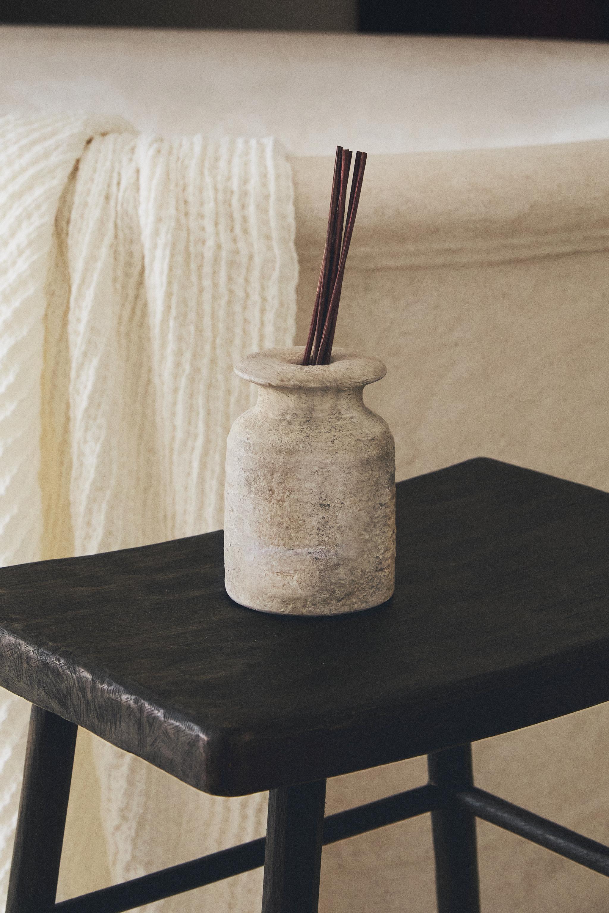 WHITE CERAMIC EMBELLISHER FOR SCENTED REED DIFFUSERS