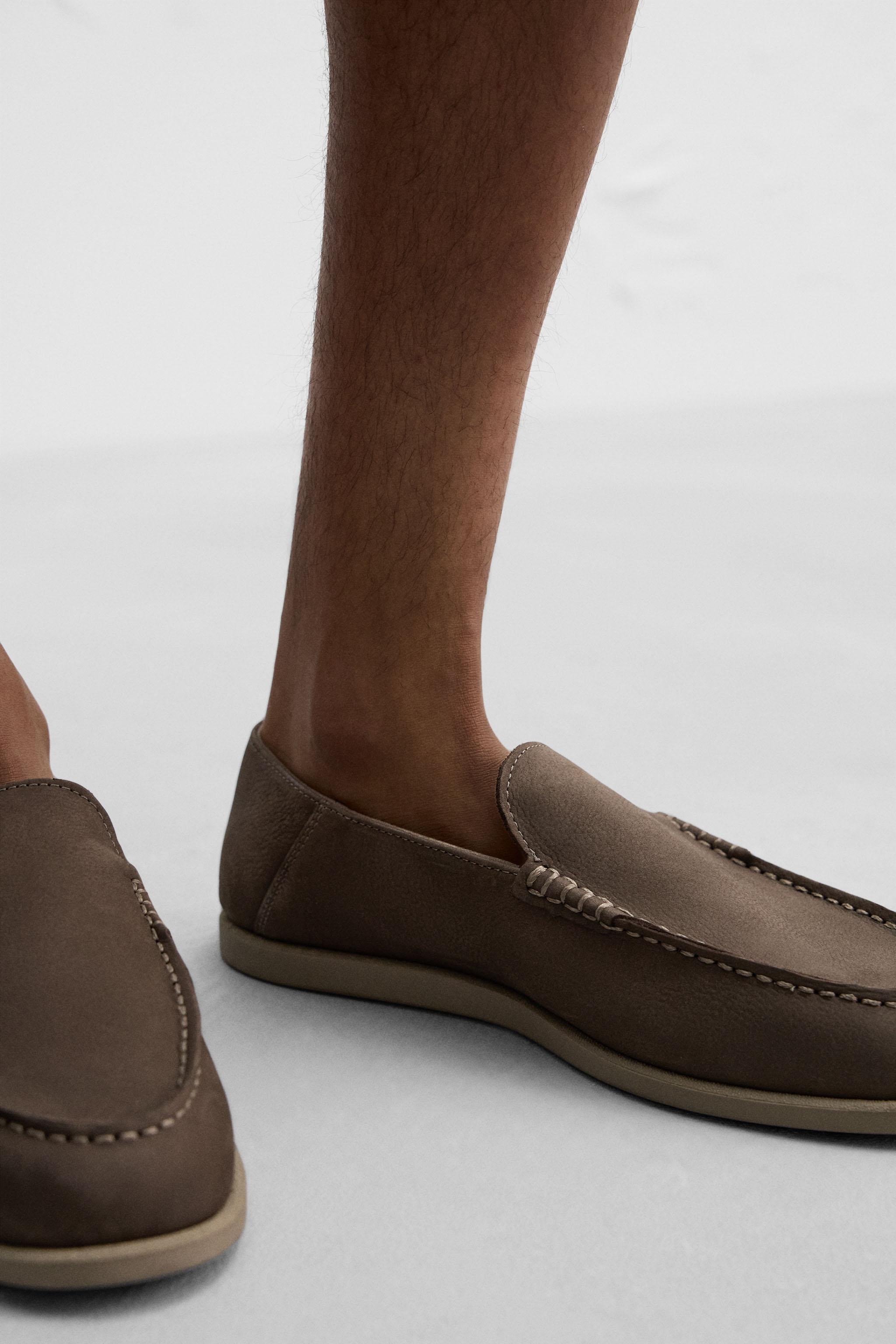 CASUAL LEATHER LOAFERS