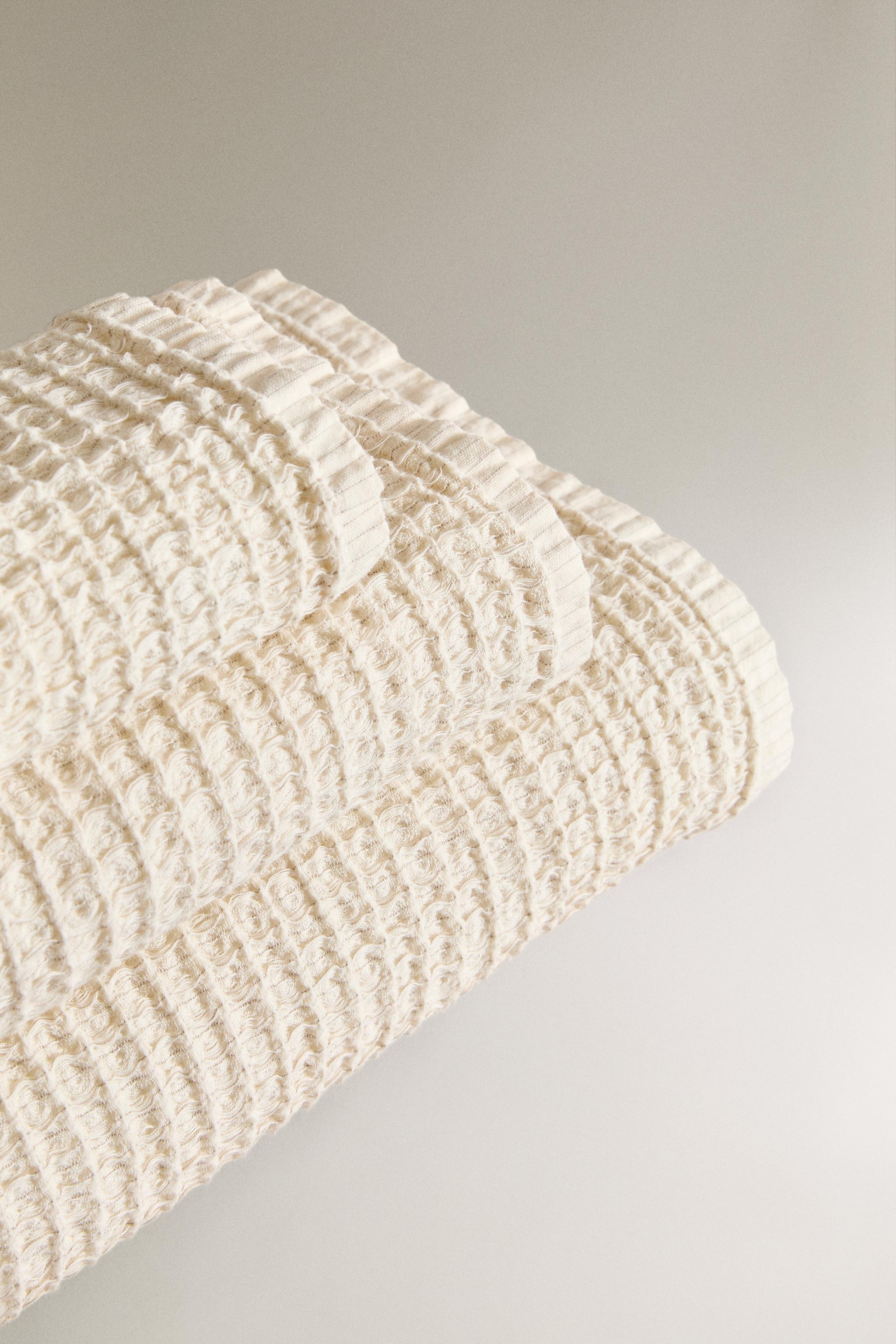 STRIPED WAFFLE-KNIT BATH TOWEL