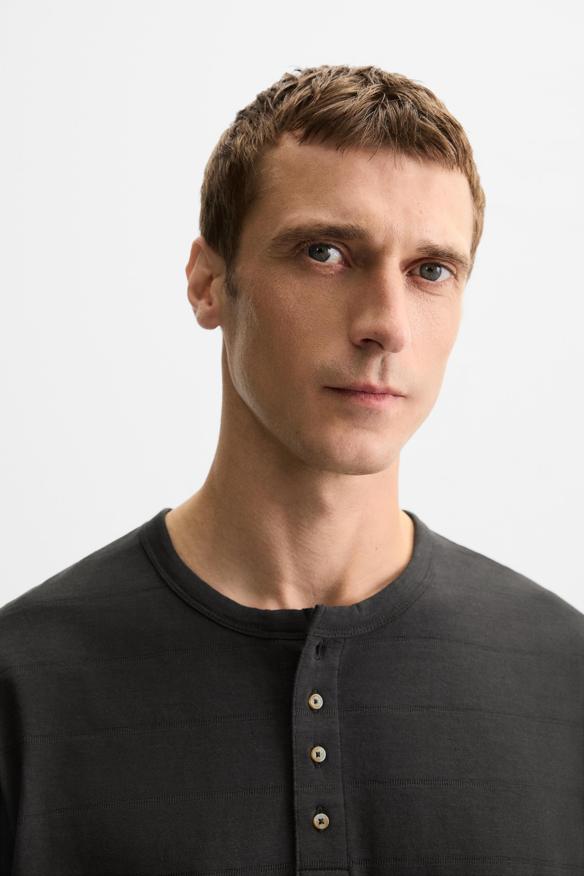 STRIPED BUTTON NECK T-SHIRT