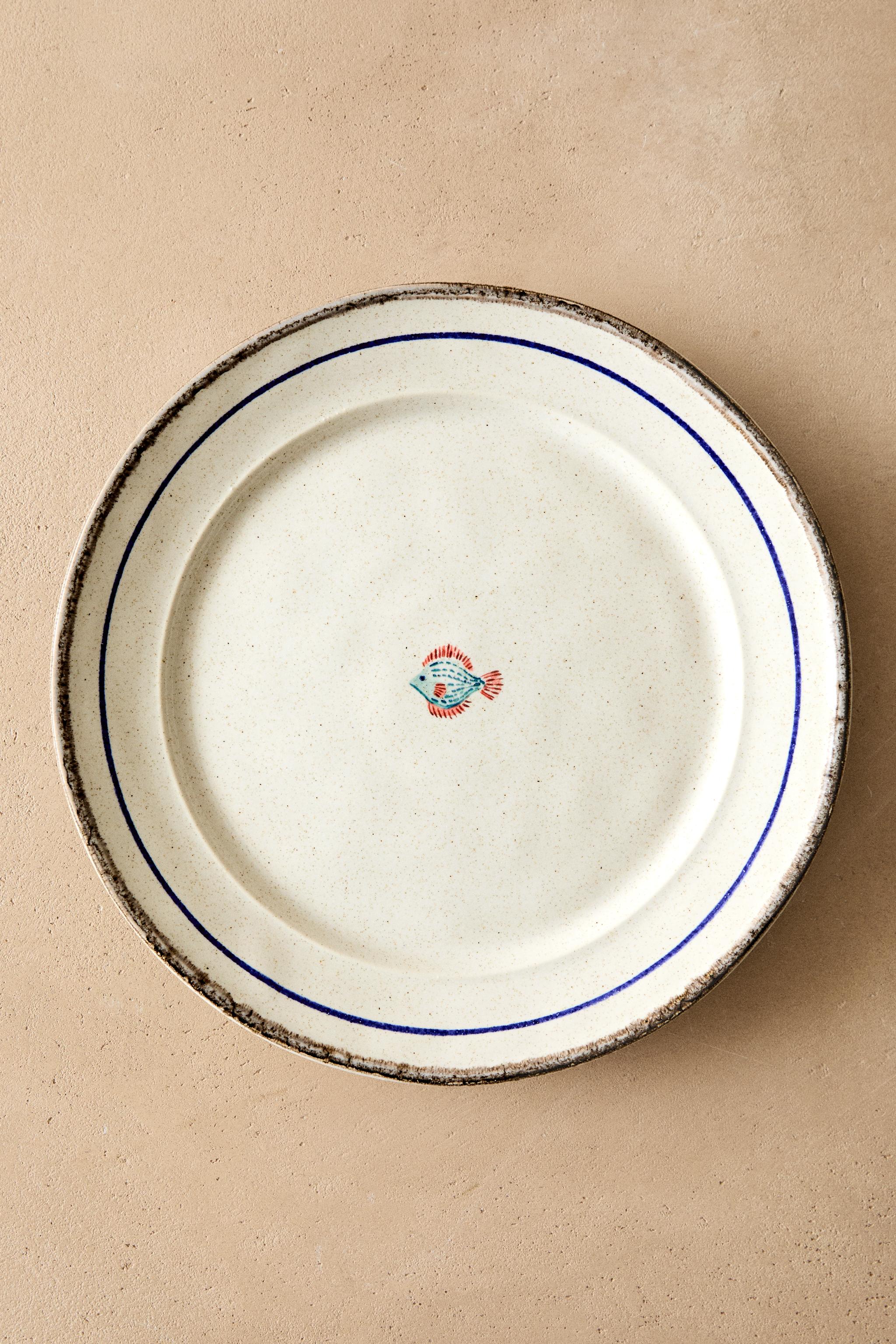 STONEWARE FISH DINNER PLATE