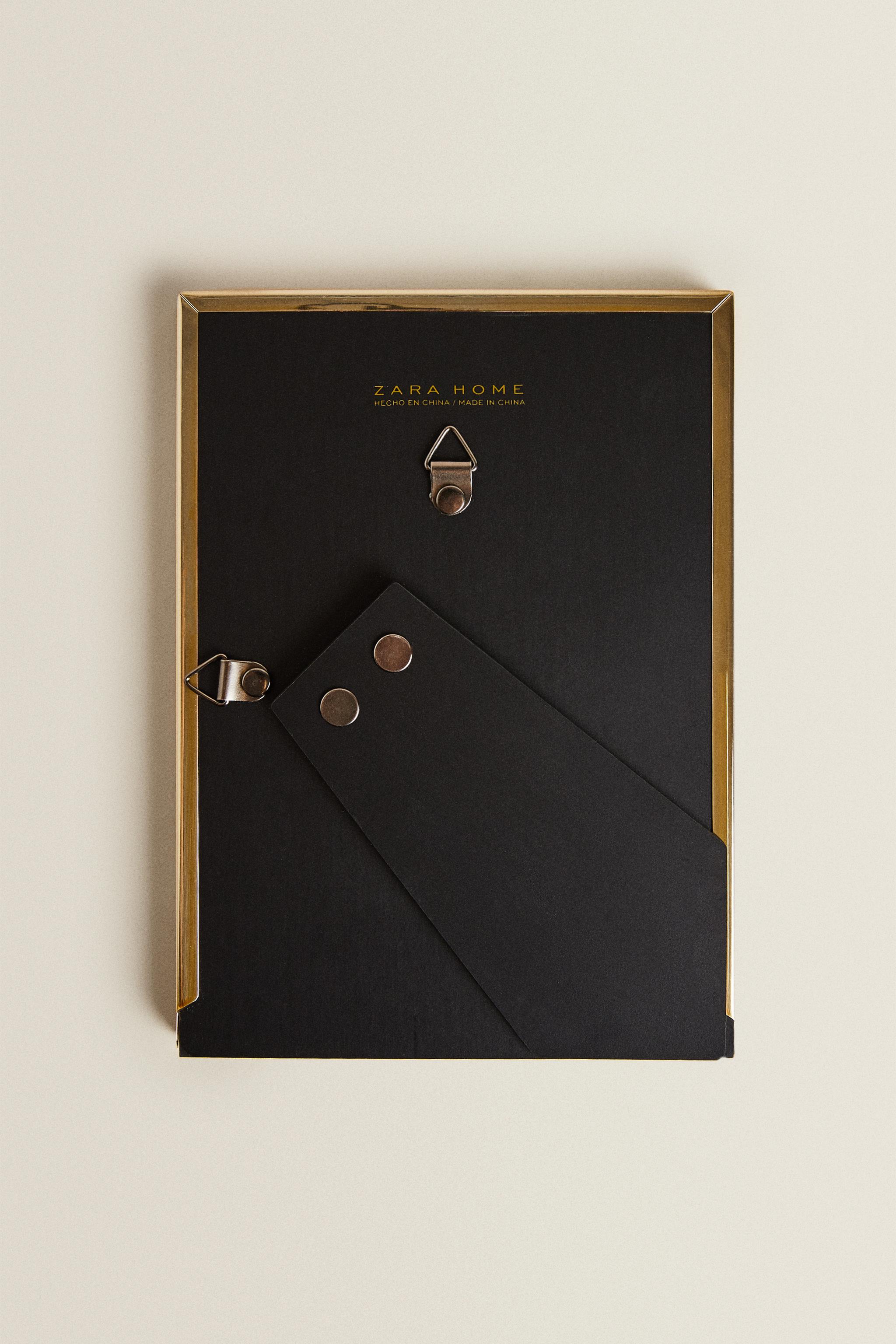 GOLDEN METAL PHOTO FRAME