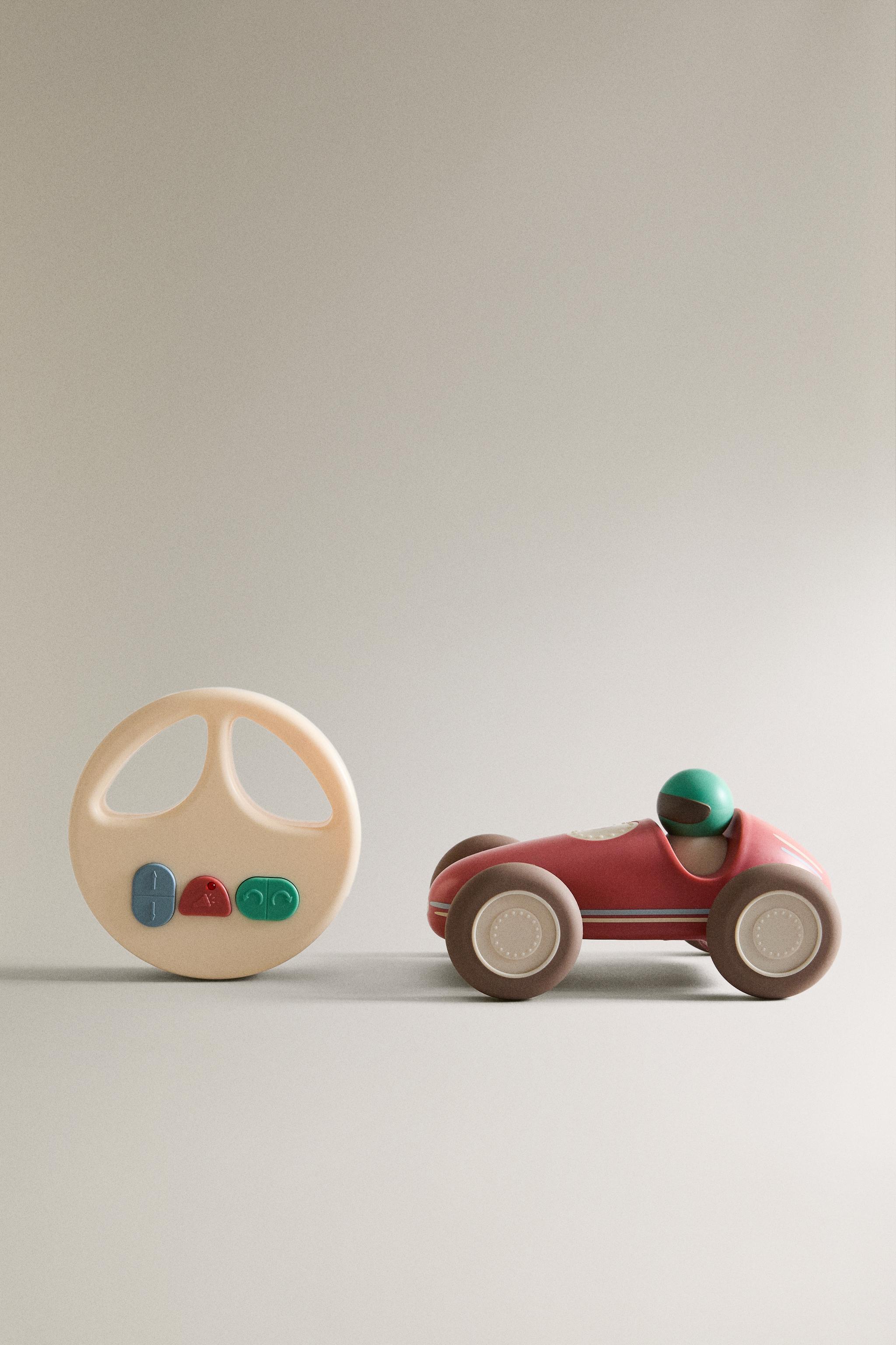 CHILDREN'S REMOTE CONTROL CAR TOY