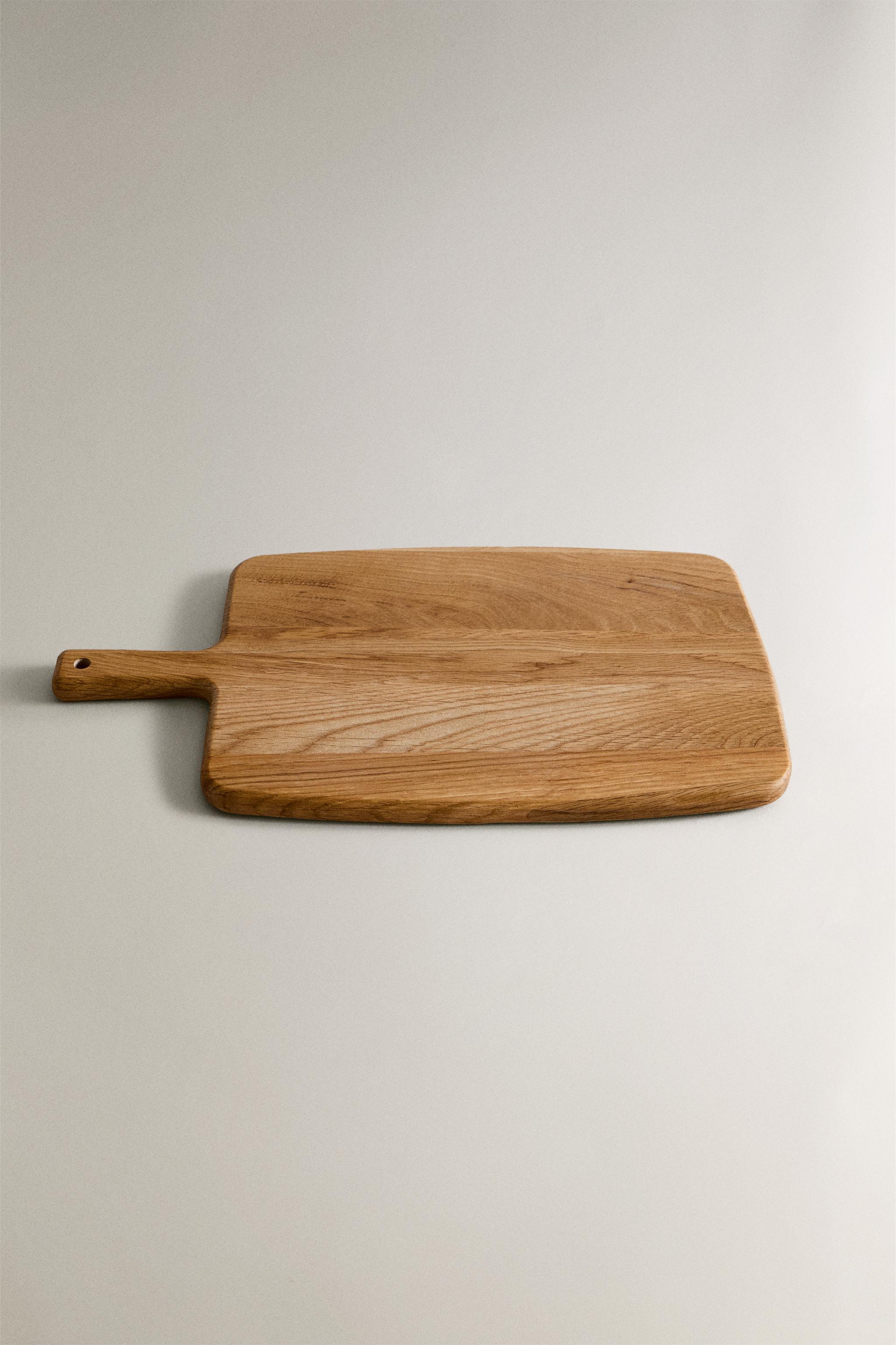 WOODEN CUTTING BOARD