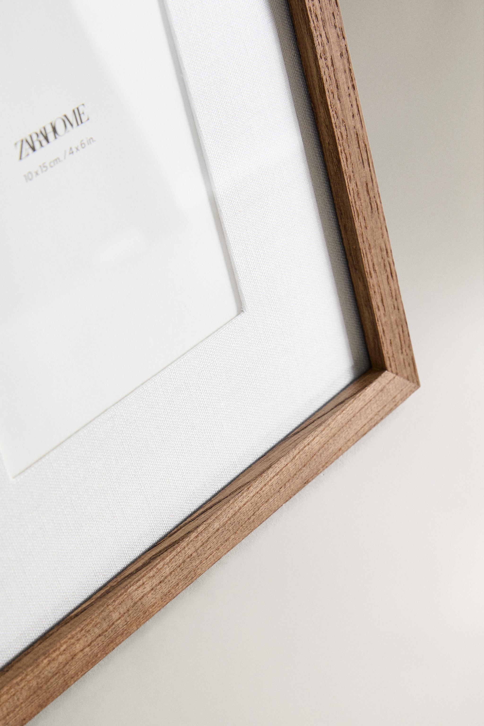 WOOD AND LINEN PICTURE FRAME