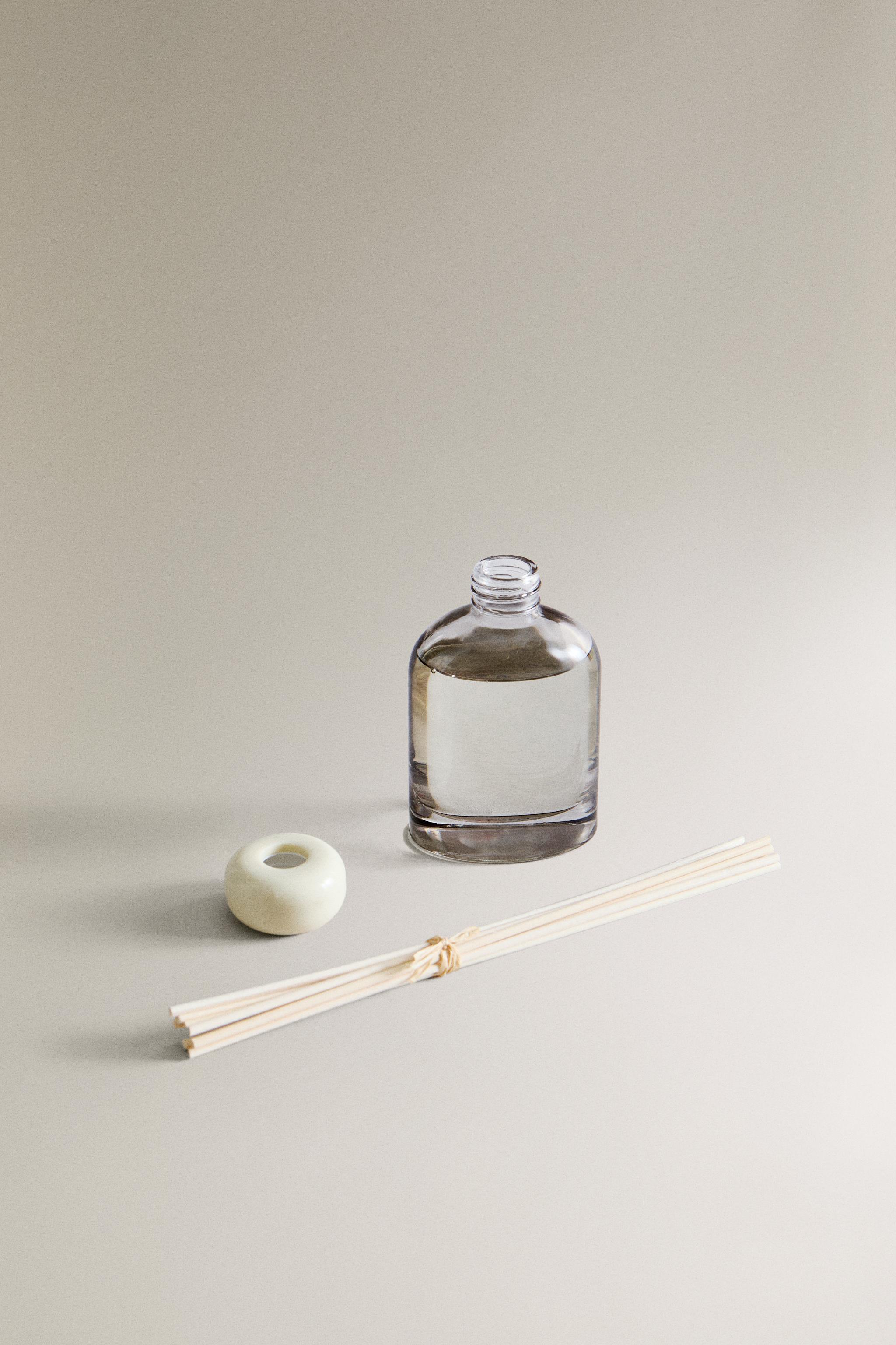 (4.06 oz) FLEUR DE VÉTIVER SCENTED REED DIFFUSER