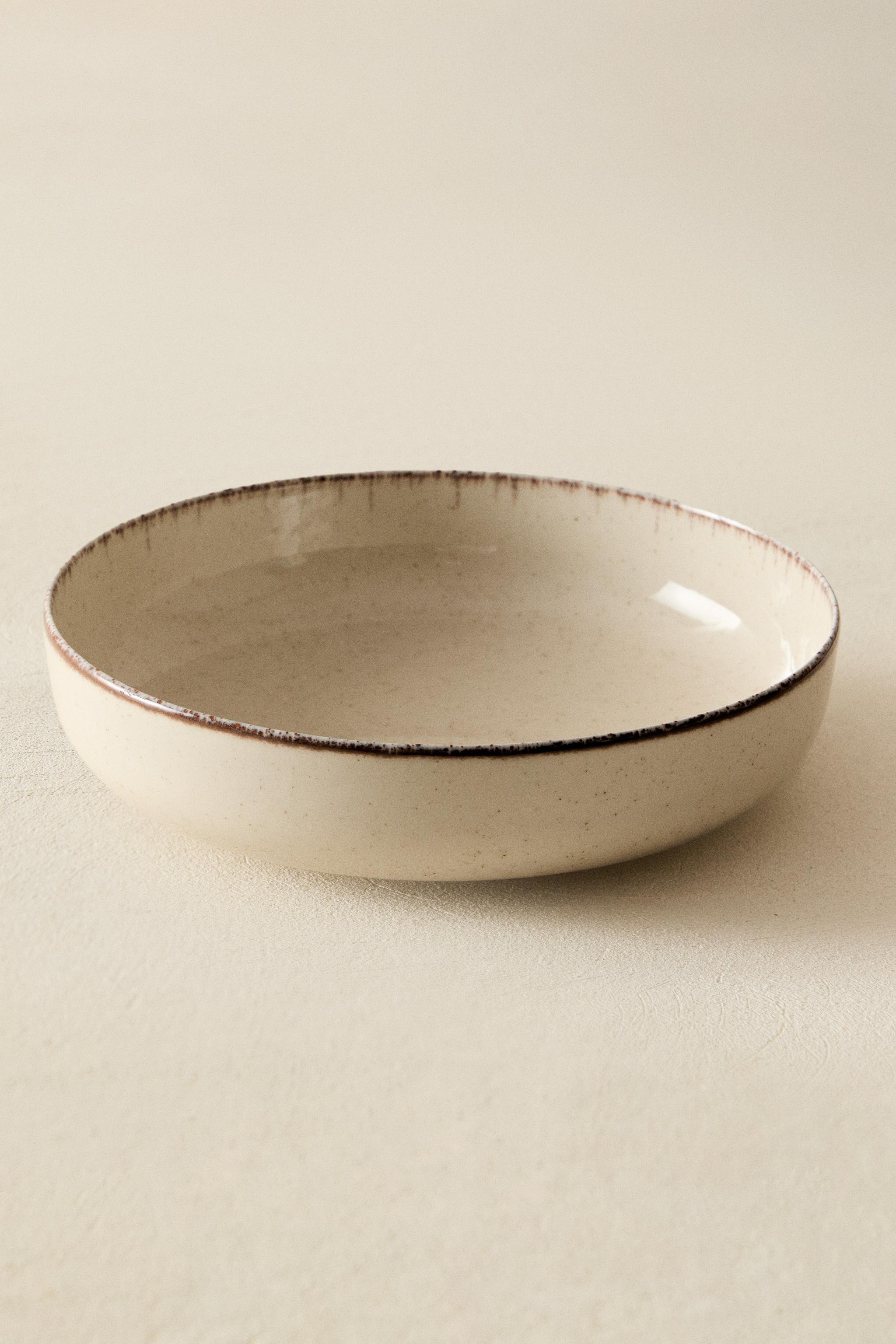 PORCELAIN SOUP PLATE WITH ANTIQUE FINISH RIM