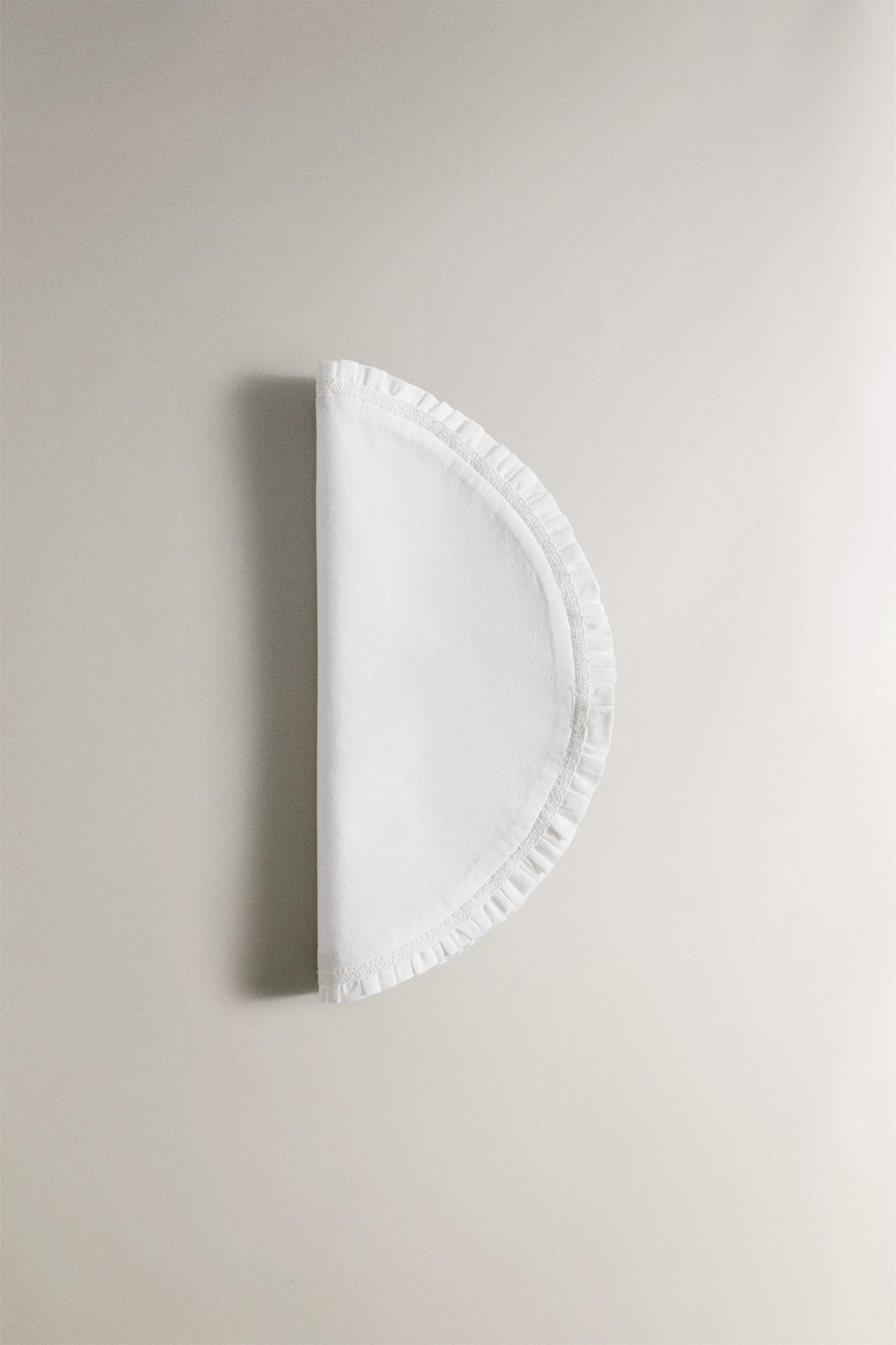 ROUND PLACEMAT WITH RUFFLE