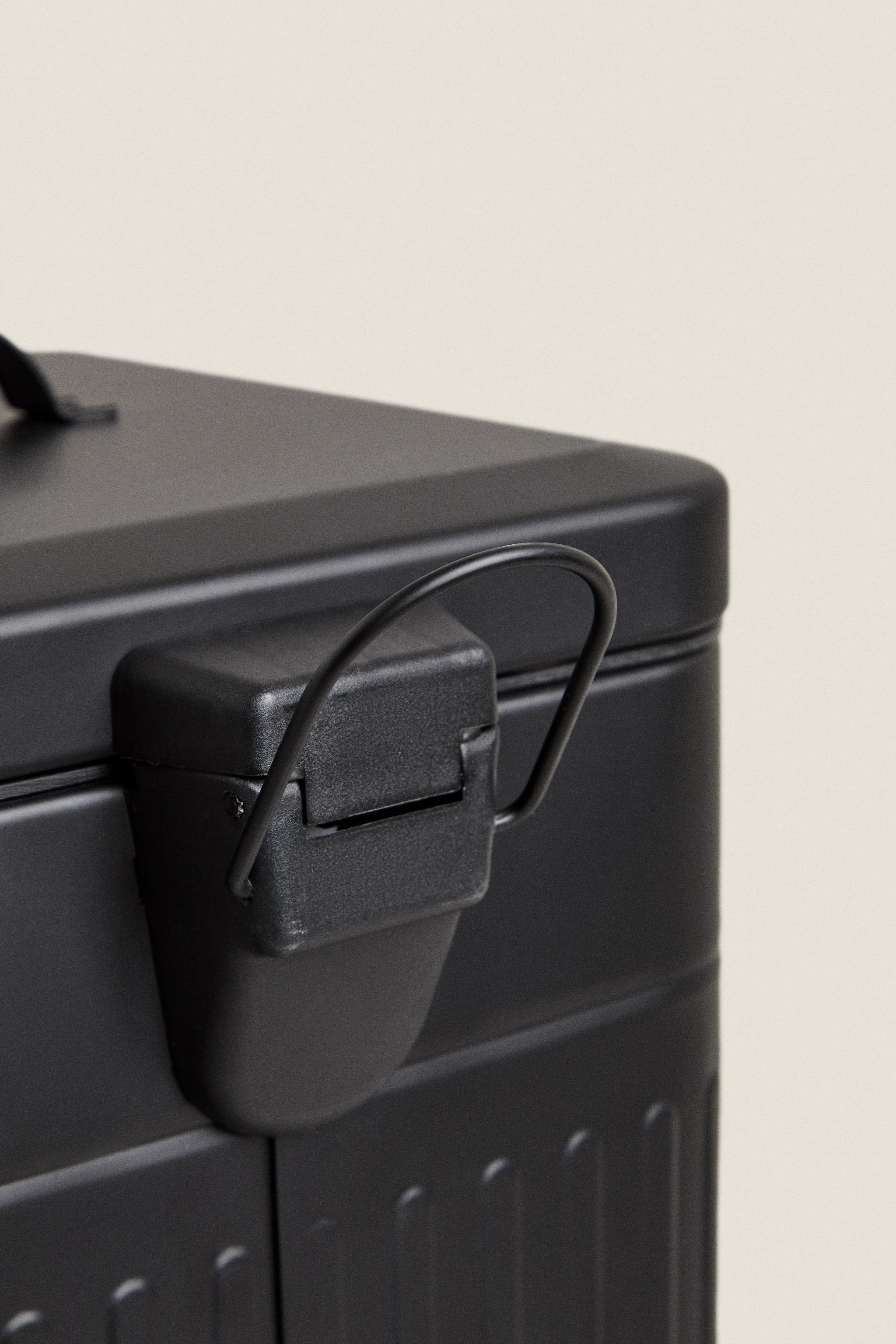 SMALL KITCHEN TRASH CAN