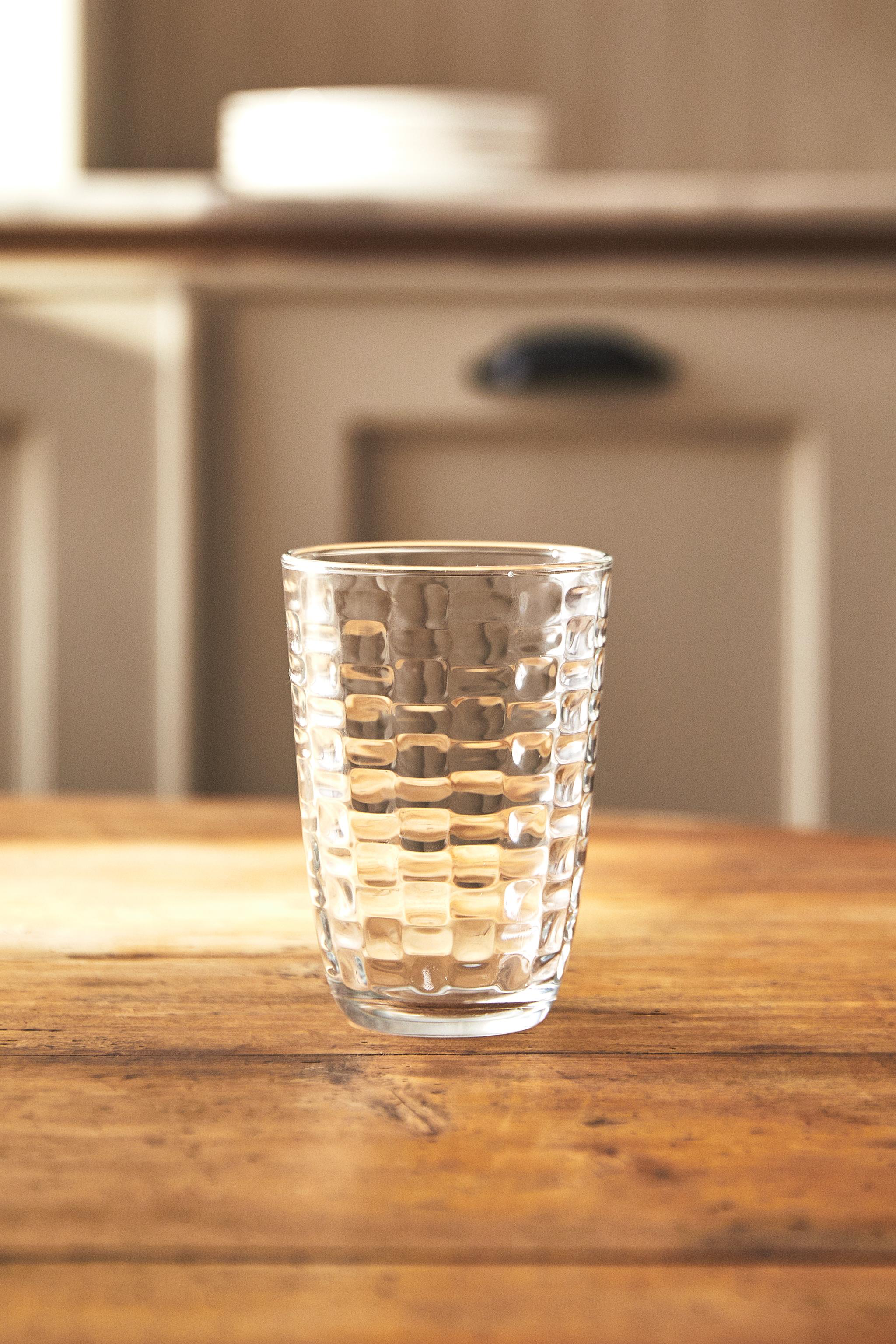 RAISED SQUARE-EFFECT TUMBLER