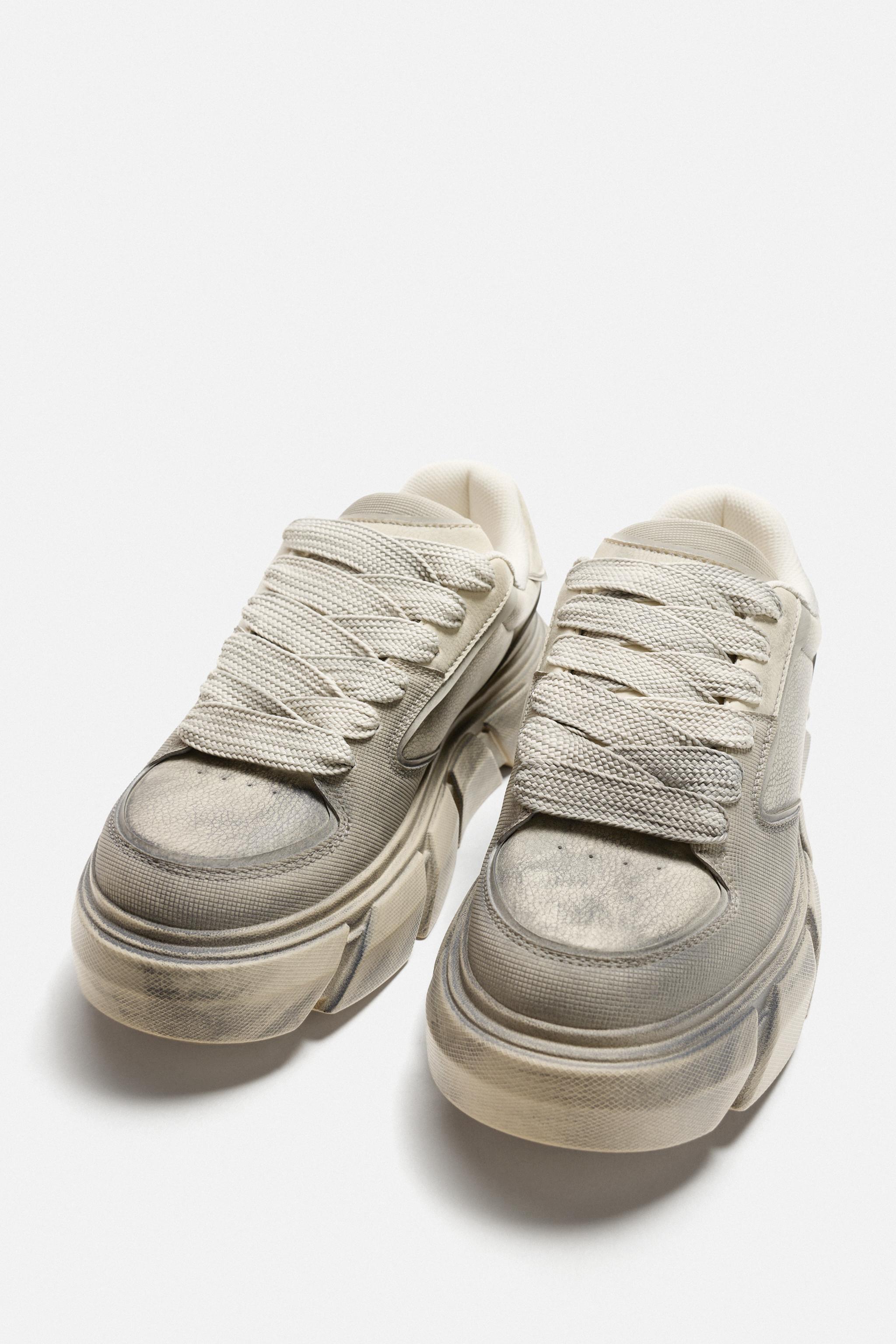 CHUNKY SOLE SNEAKERS