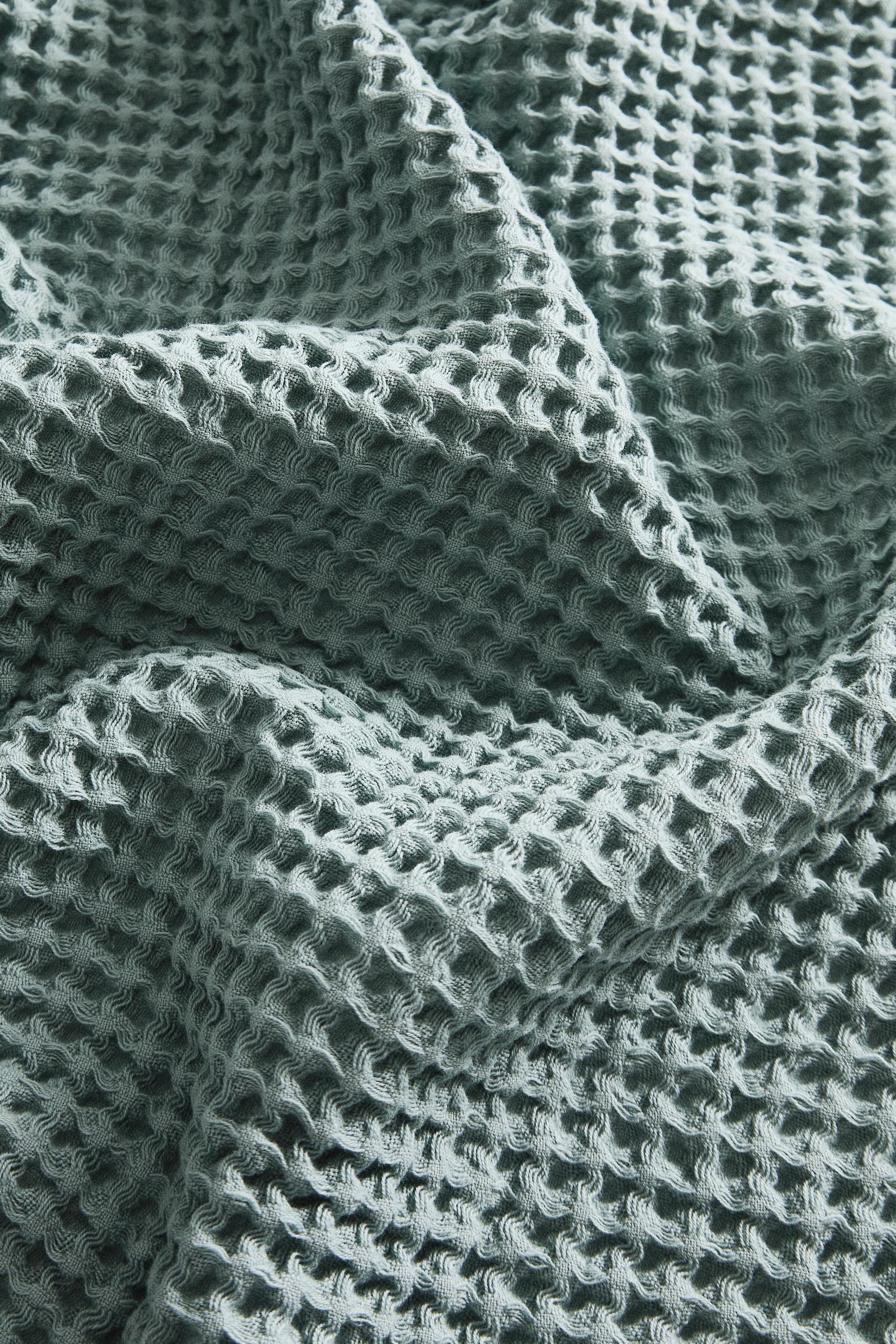 WAFFLE-TEXTURE BLANKET
