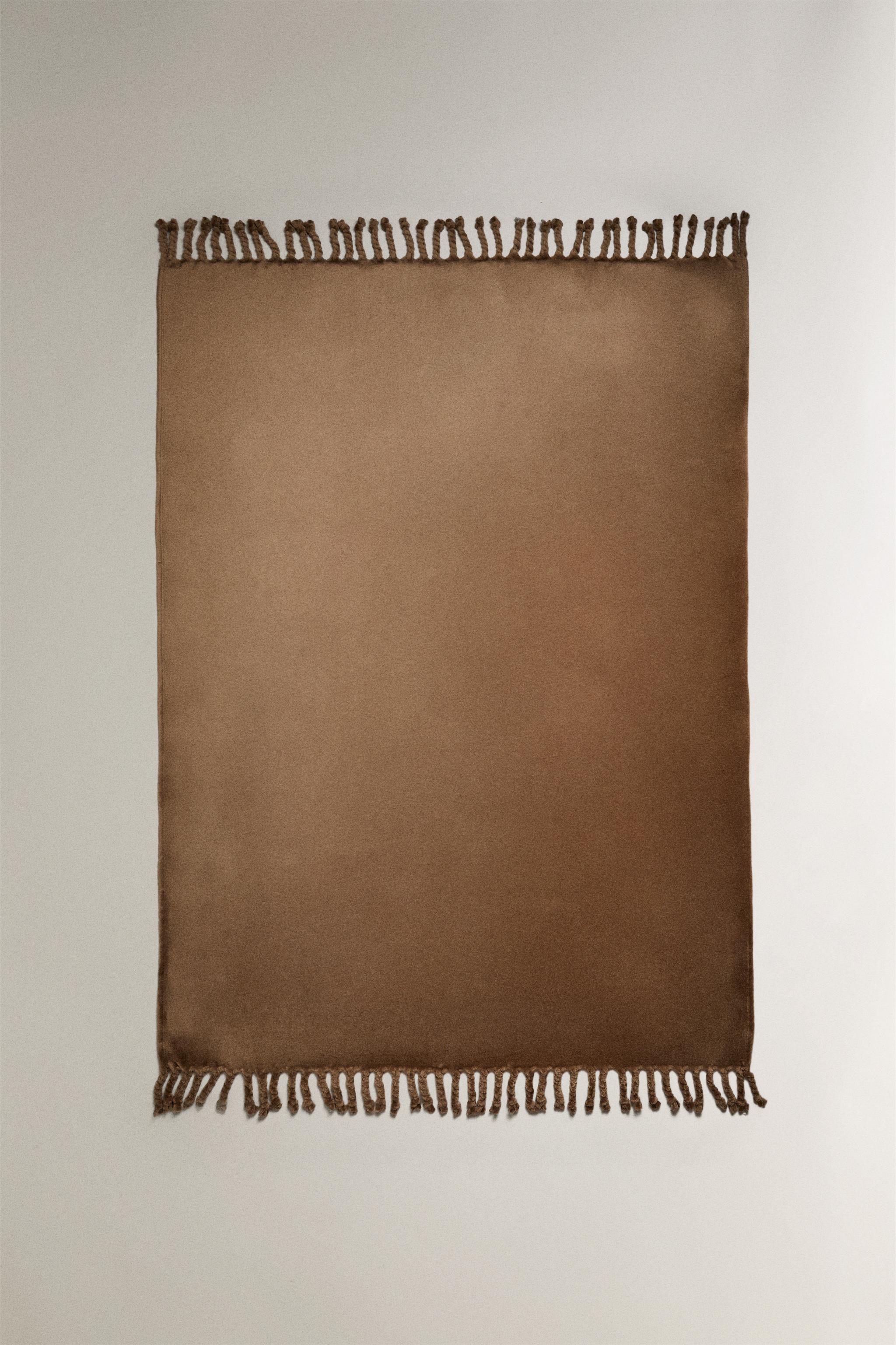 FLEECE BLANKET WITH FRINGING