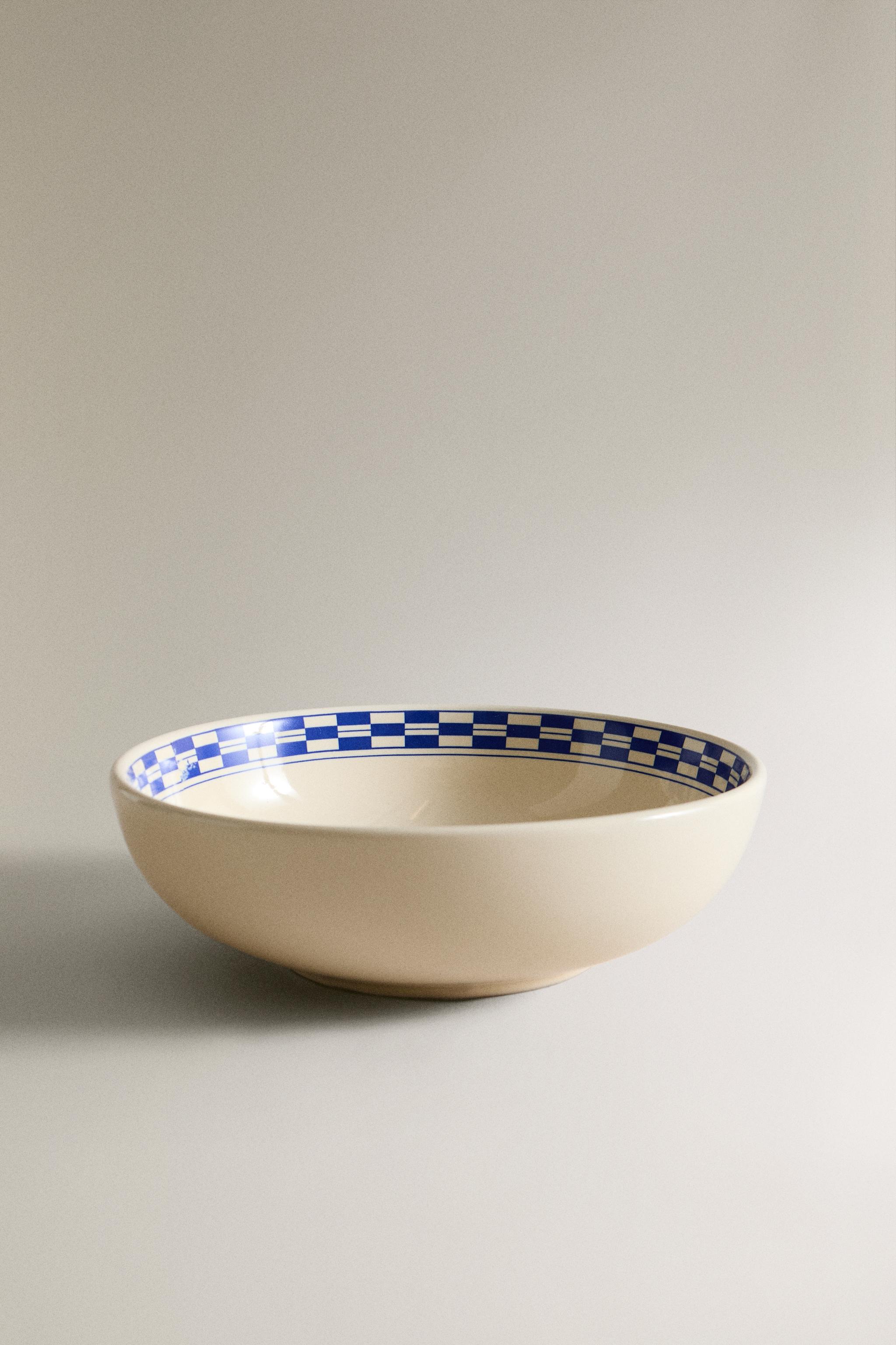 CERAMIC BOWL WITH A CHECKED DESIGN ON THE RIM