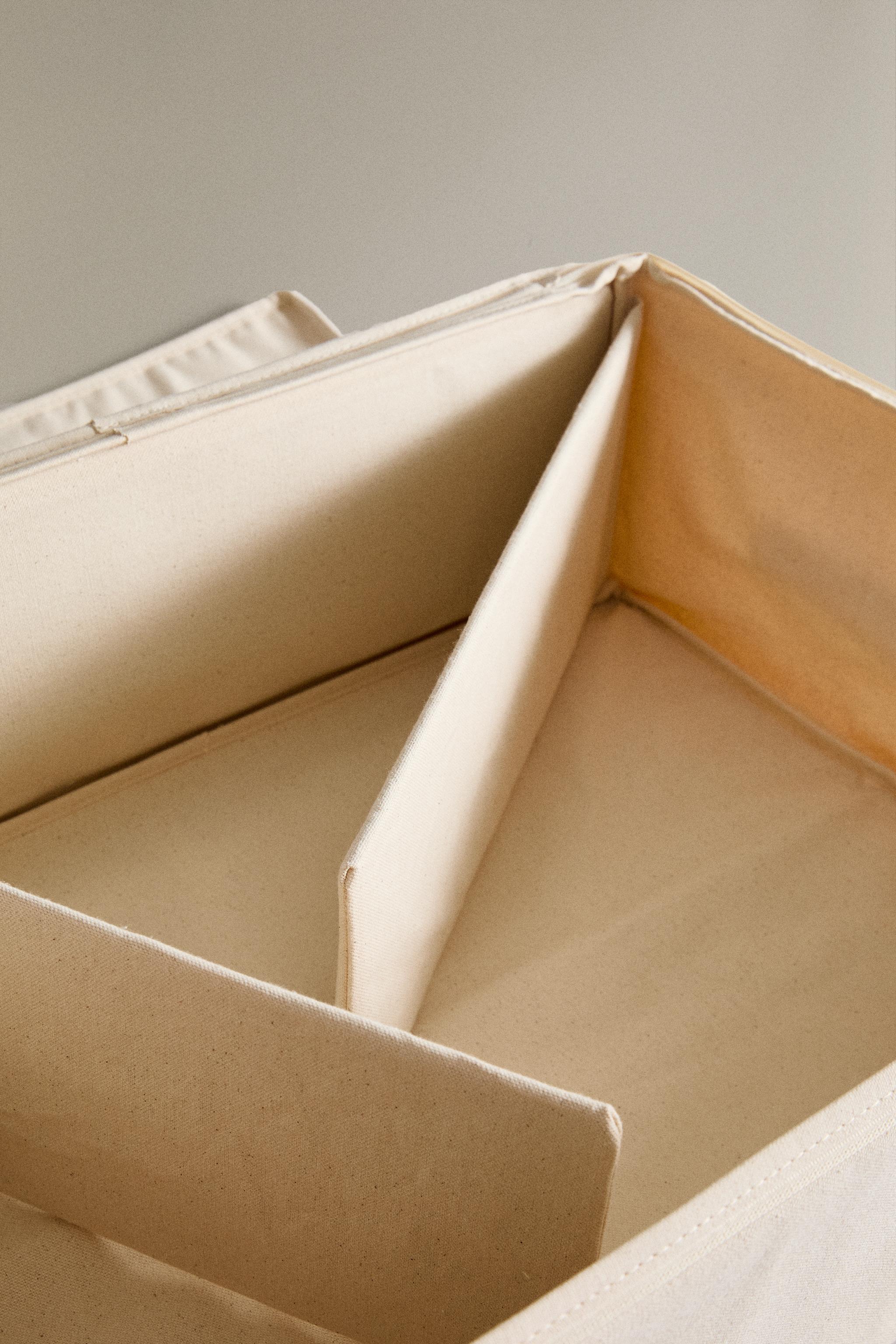 MEDIUM WARDROBE ORGANIZER BOX