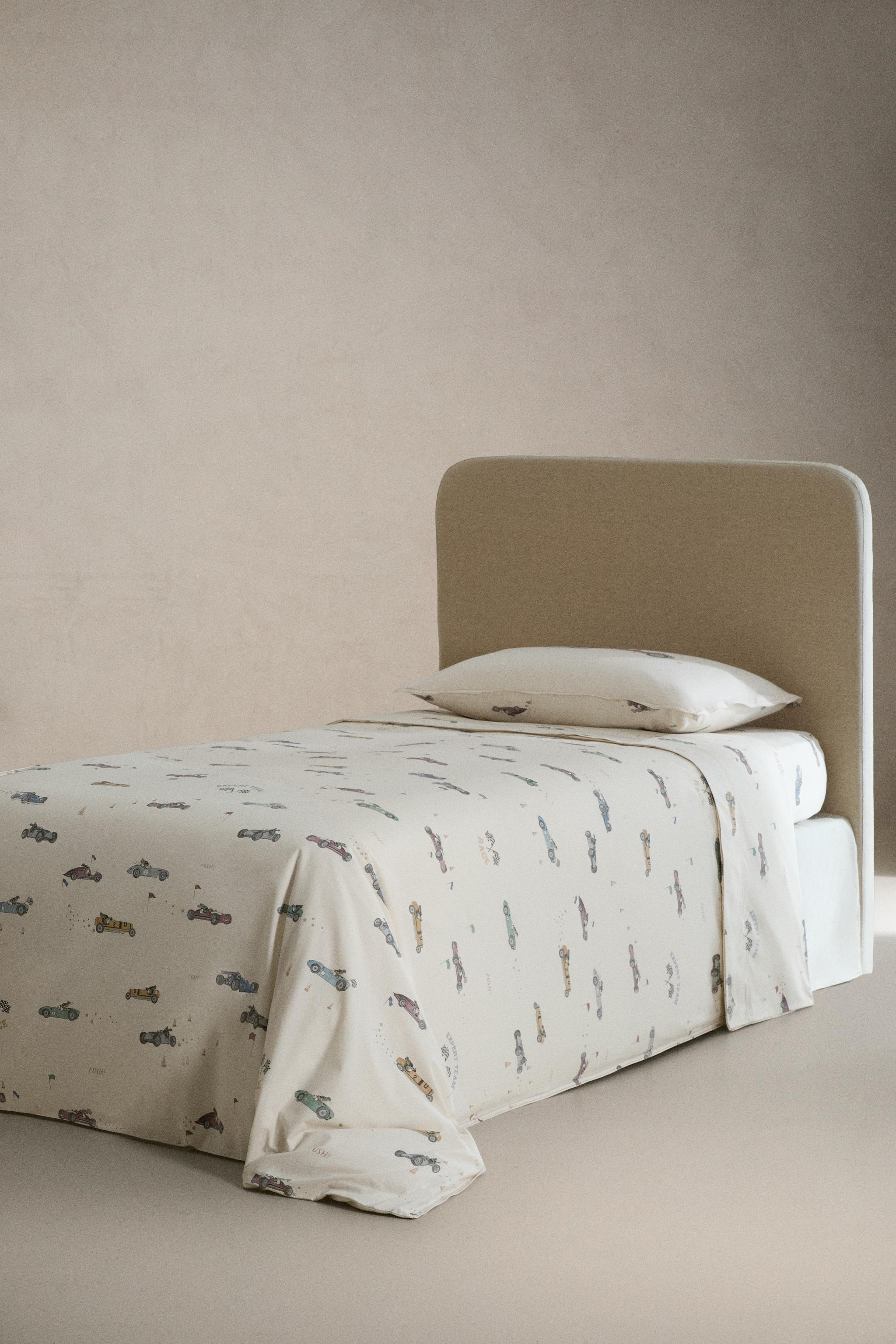 CHILDREN'S DUVET COVER WITH RACING DOG PRINT