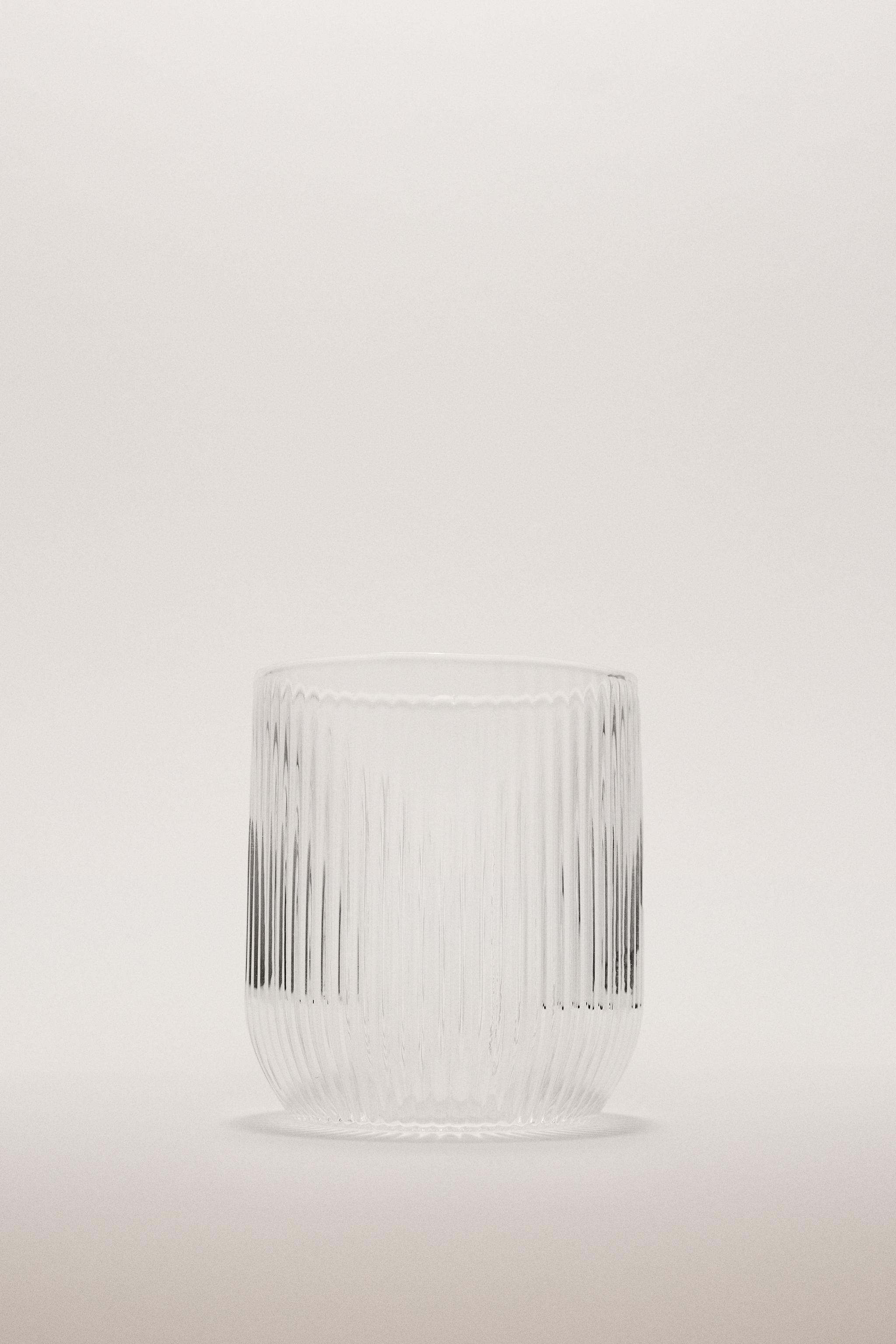 BOROSILICATE GLASS TUMBLER WITH RAISED LINES