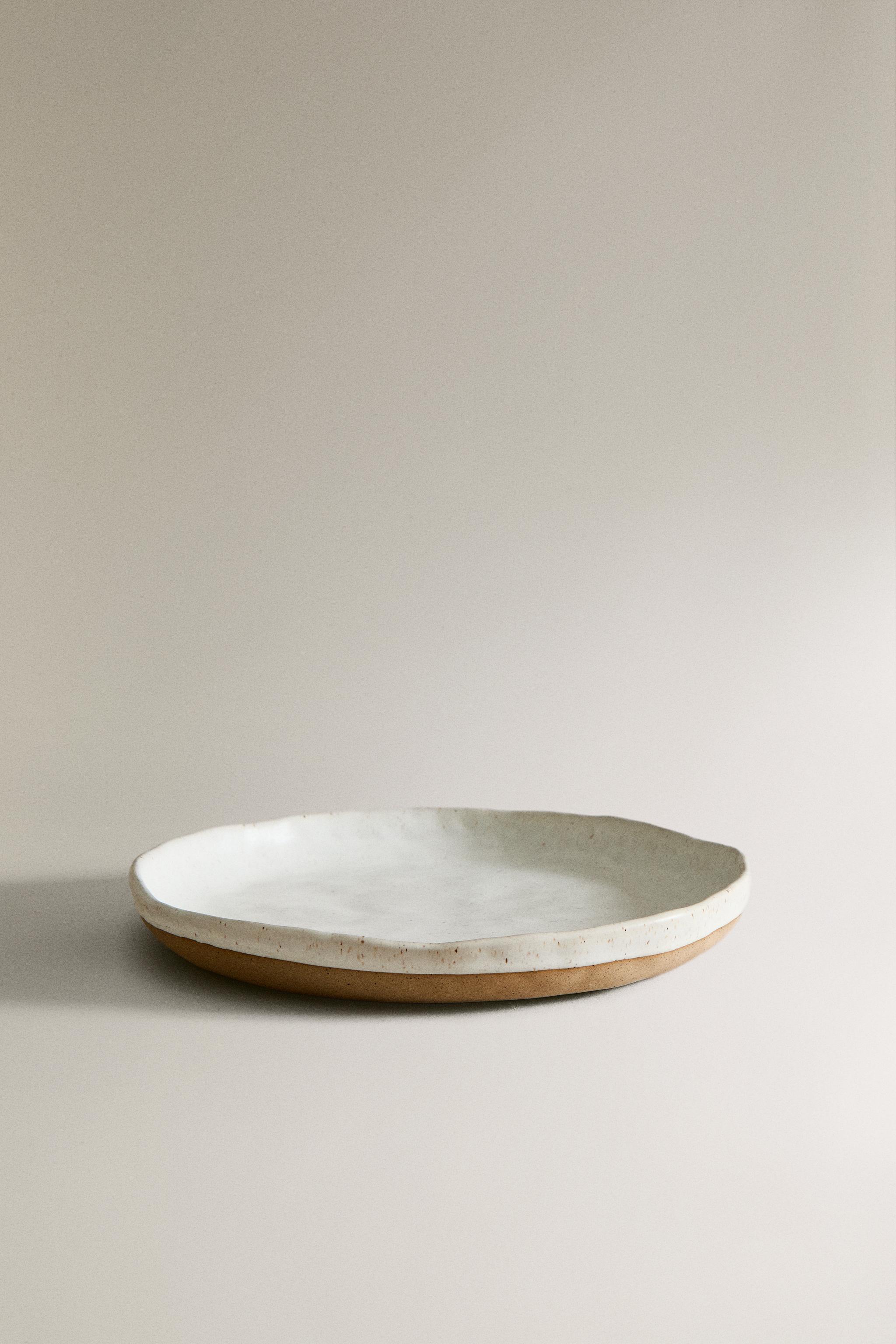 SMALL TEXTURED ROUND SERVING DISH