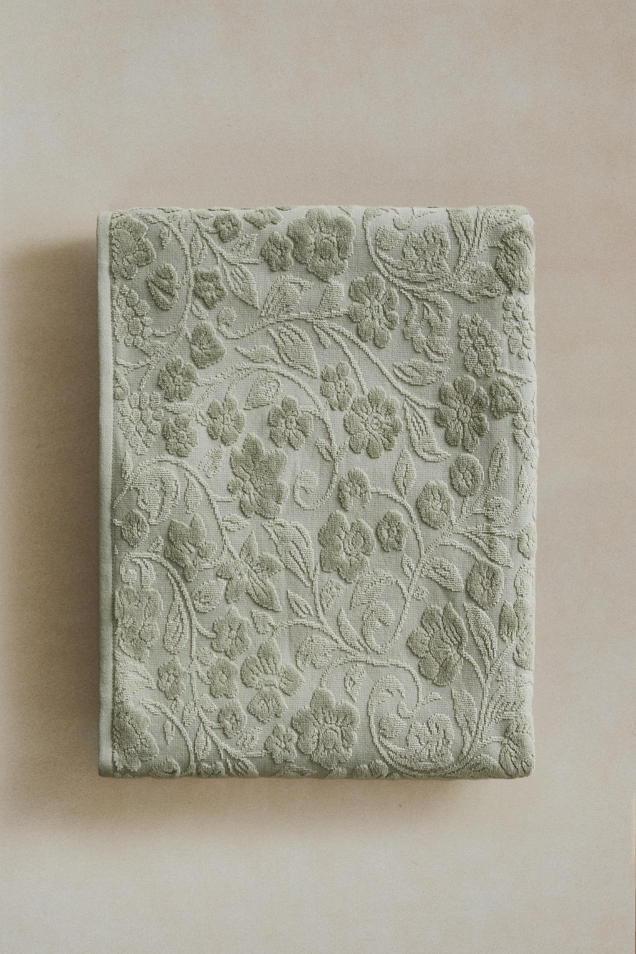 FLORAL JACQUARD BATH TOWEL