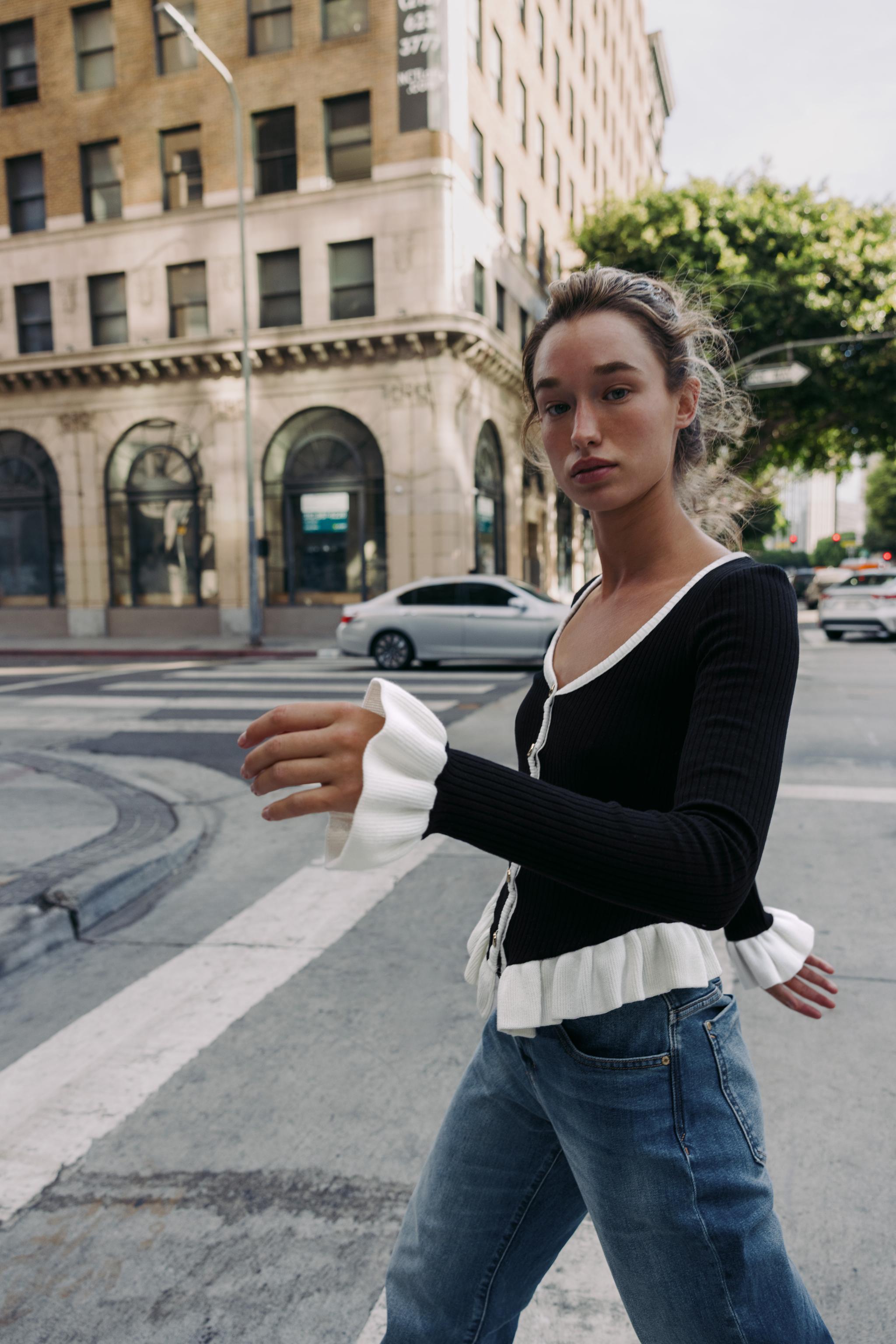 CONTRAST RUFFLE JACKET