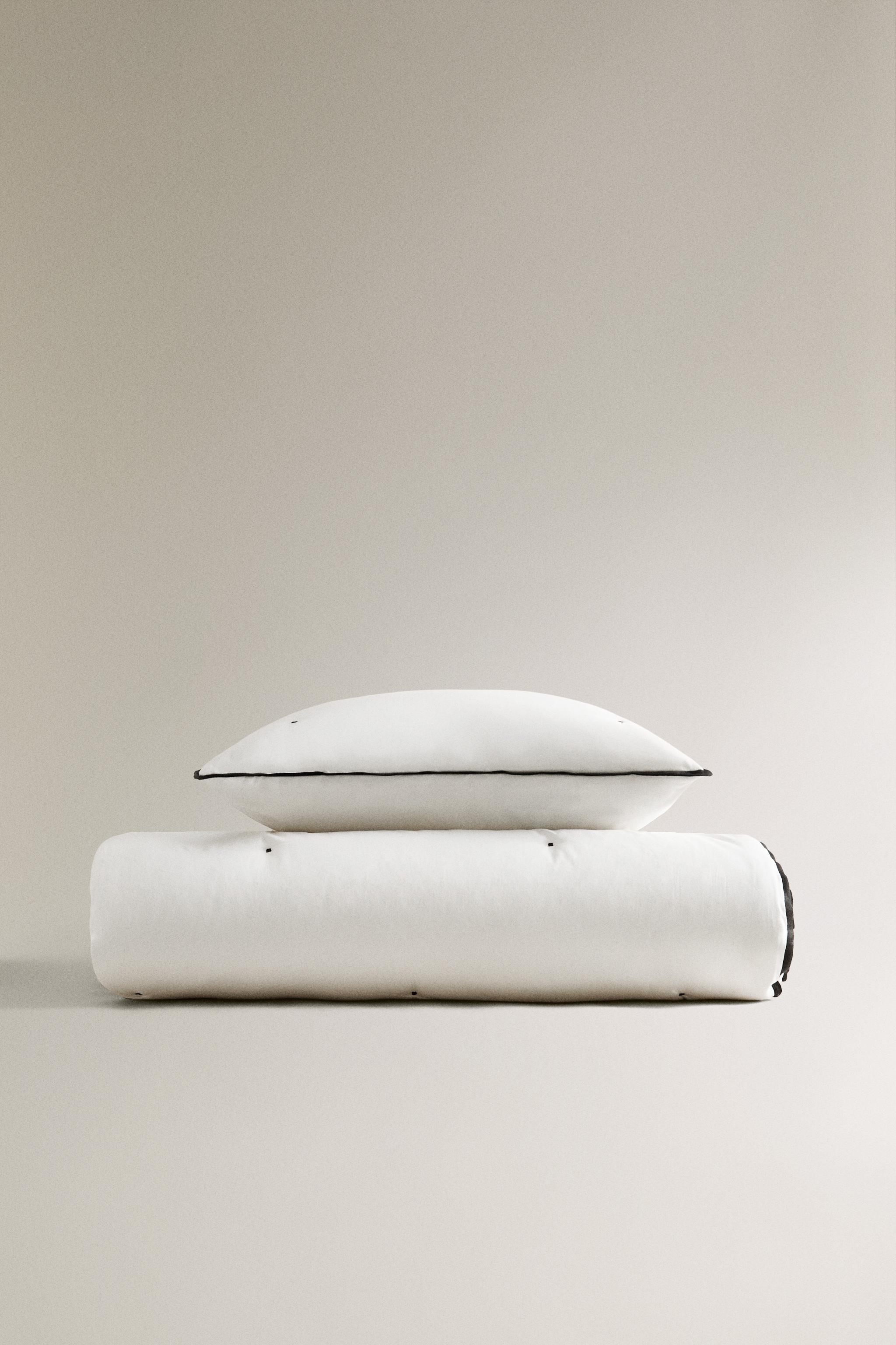 LINEN SATEEN QUILT WITH DOTTED STITCHING