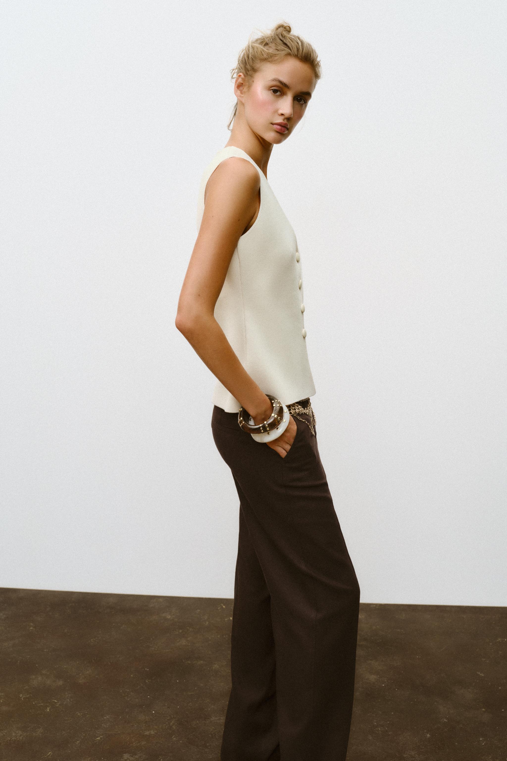 COVERED BUTTON KNIT VEST