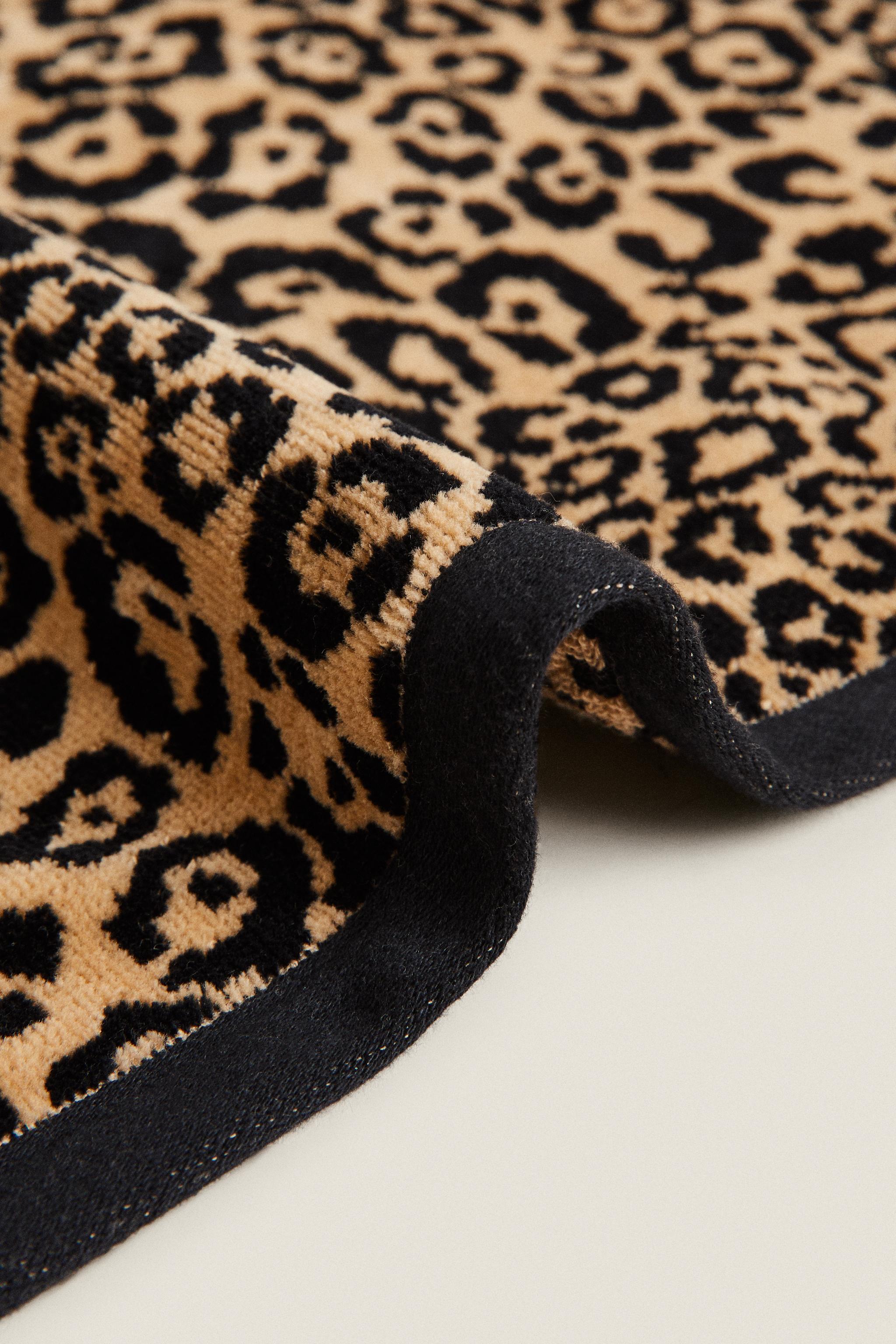 ANIMAL PRINT VELOUR BATH TOWEL