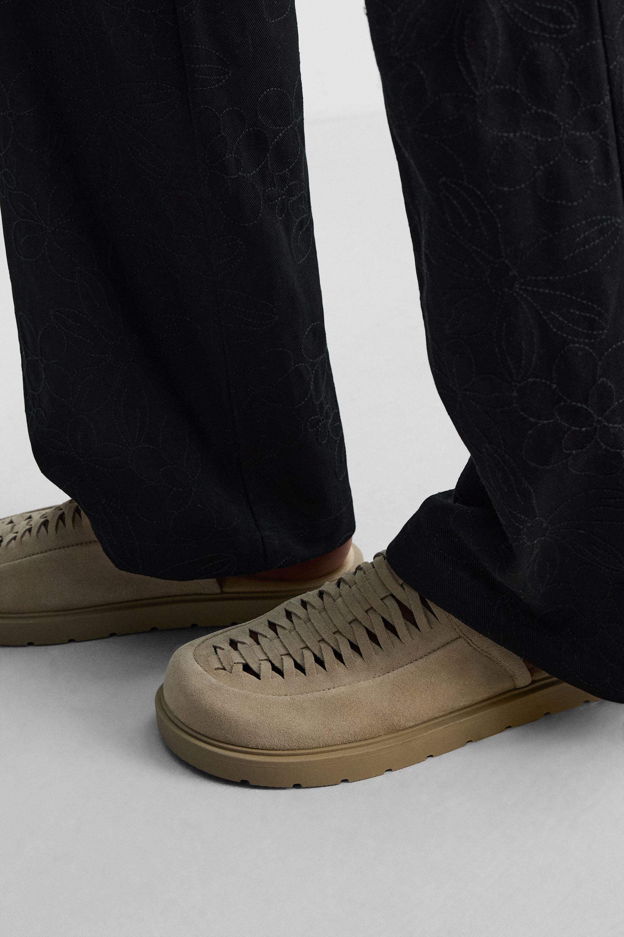 BRAIDED LEATHER CLOGS