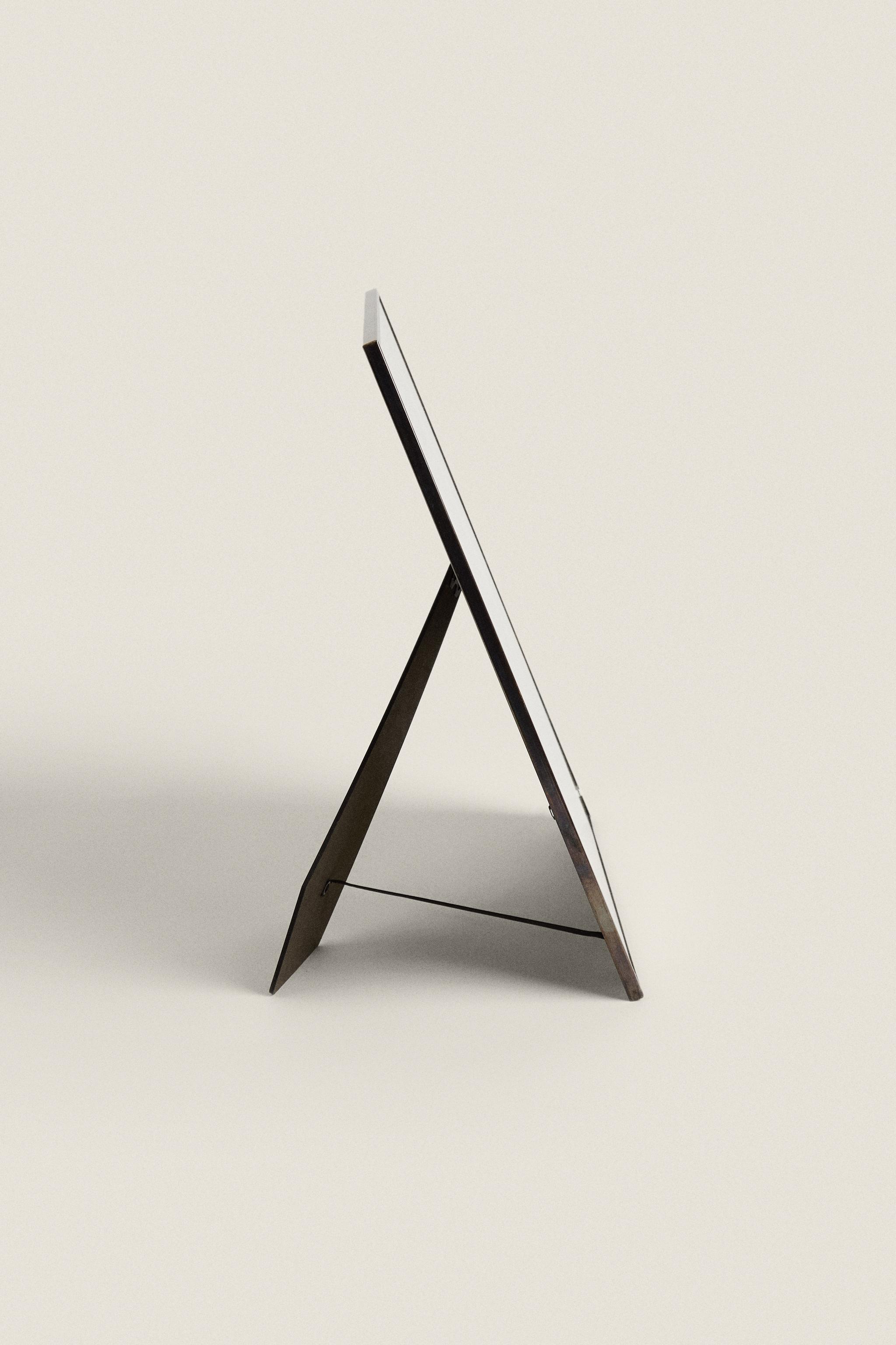 PICTURE FRAME WITH PASSE-PARTOUT