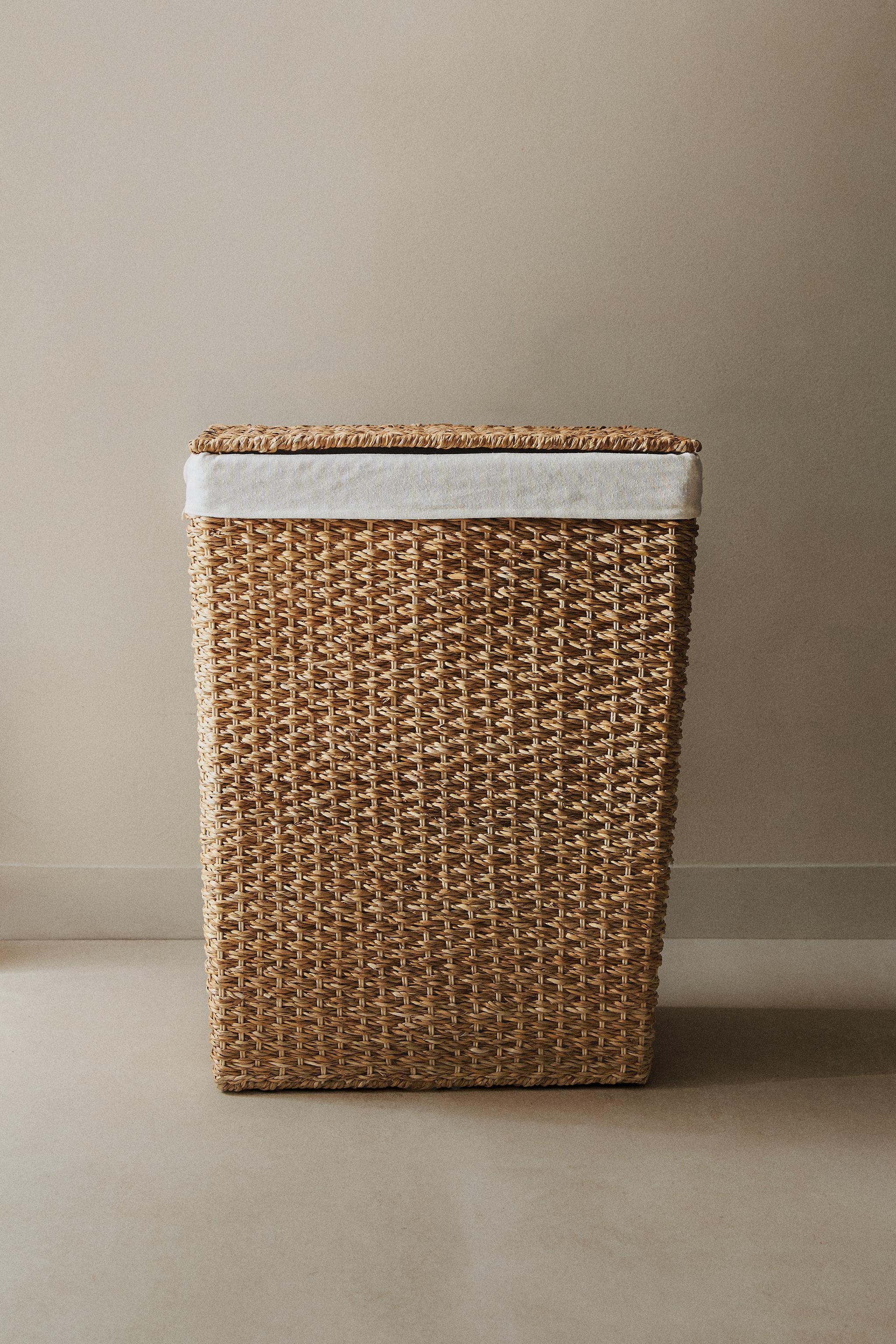 LAUNDRY HAMPER WITH FABRIC LINING