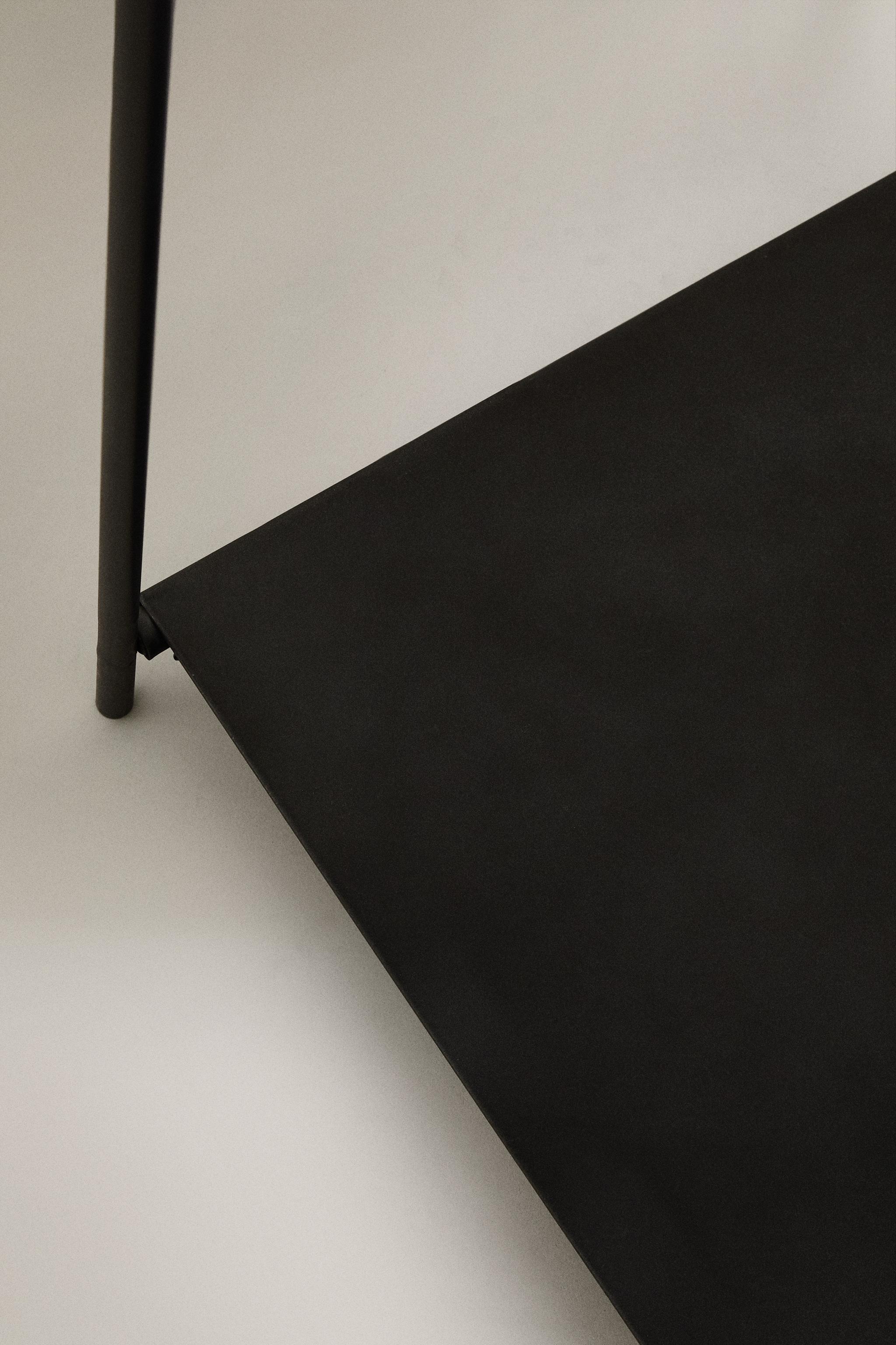 METAL RACK WITH BASE