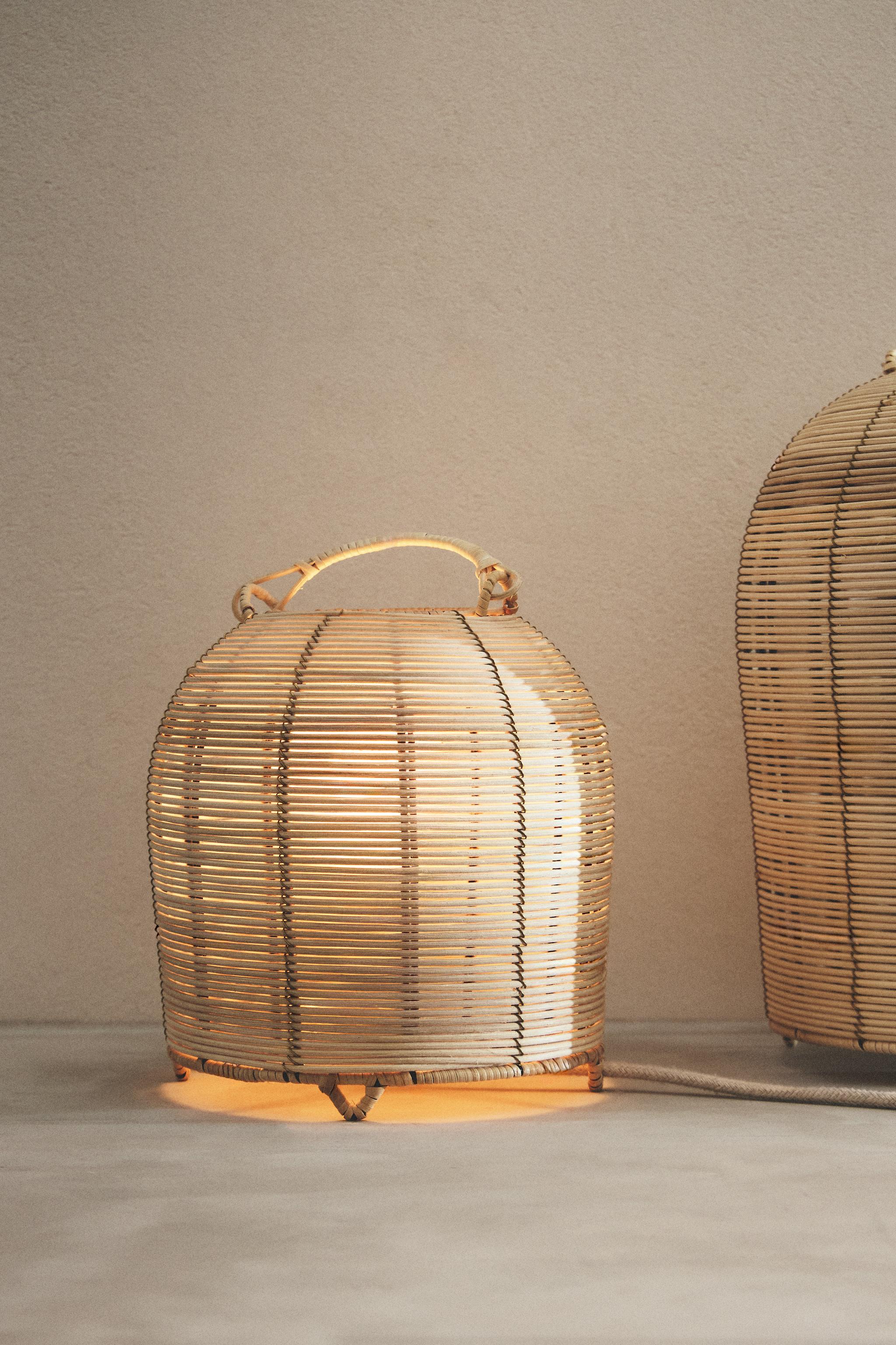 RATTAN TABLE LAMP