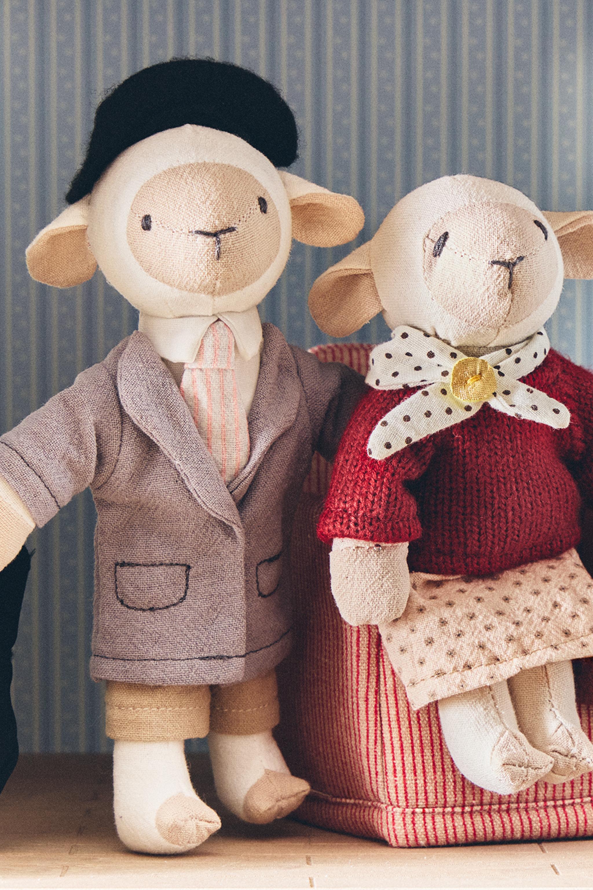 CHILDREN’S SHEEP FAMILY PLUSH TOY SET (SET OF 3)