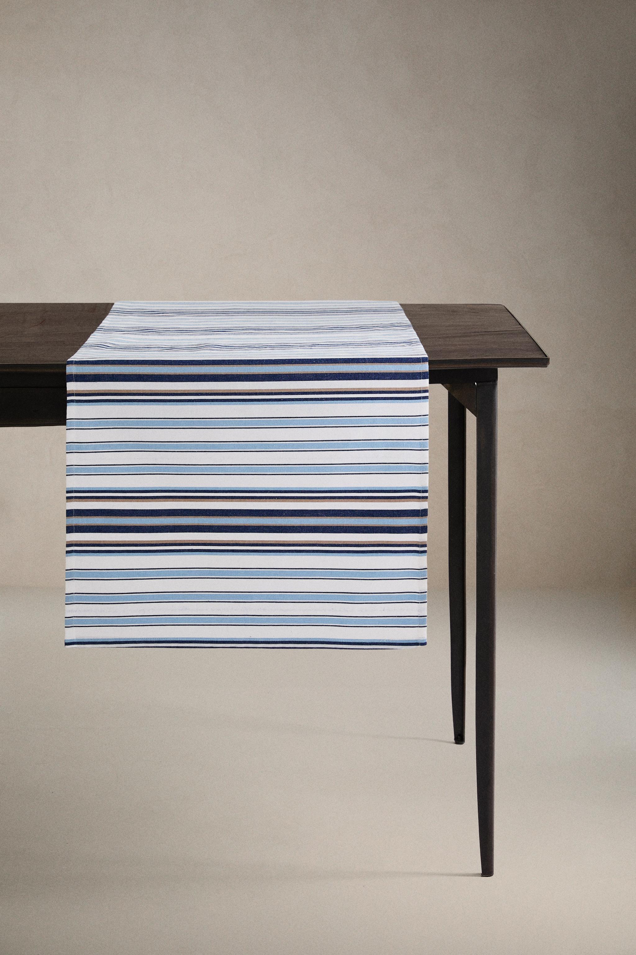 STRIPED TABLE RUNNER