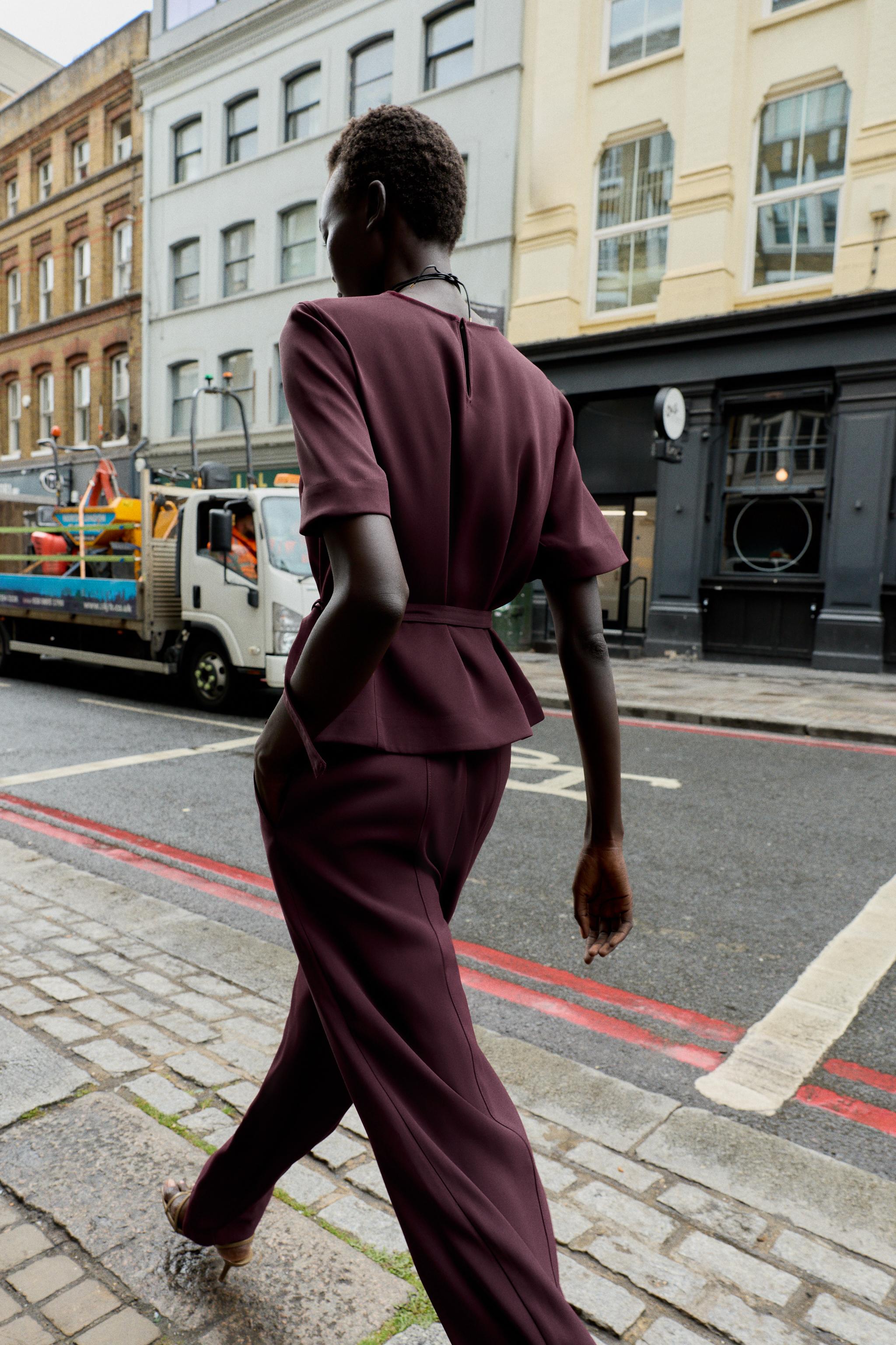 SHORT SLEEVE BELTED TOP