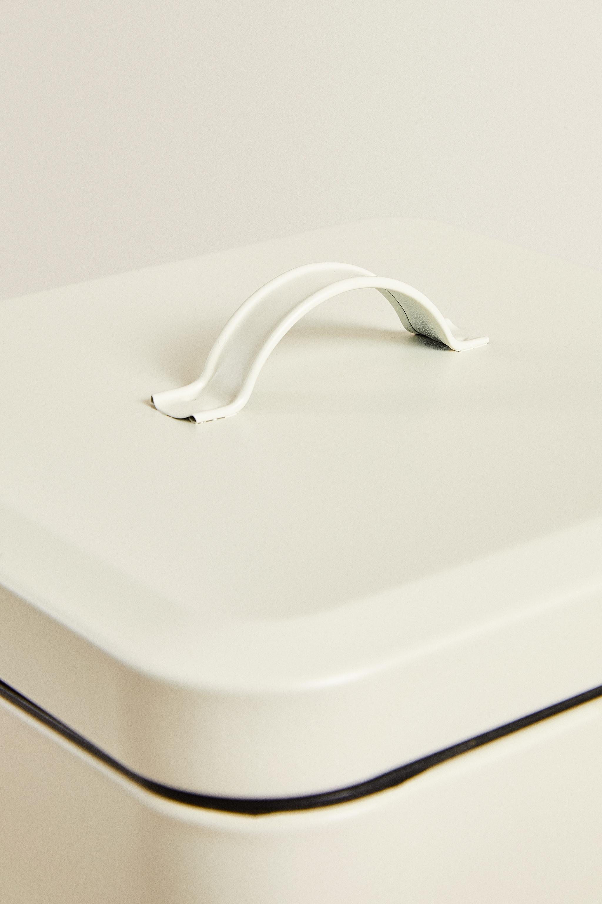 LARGE KITCHEN TRASH CAN