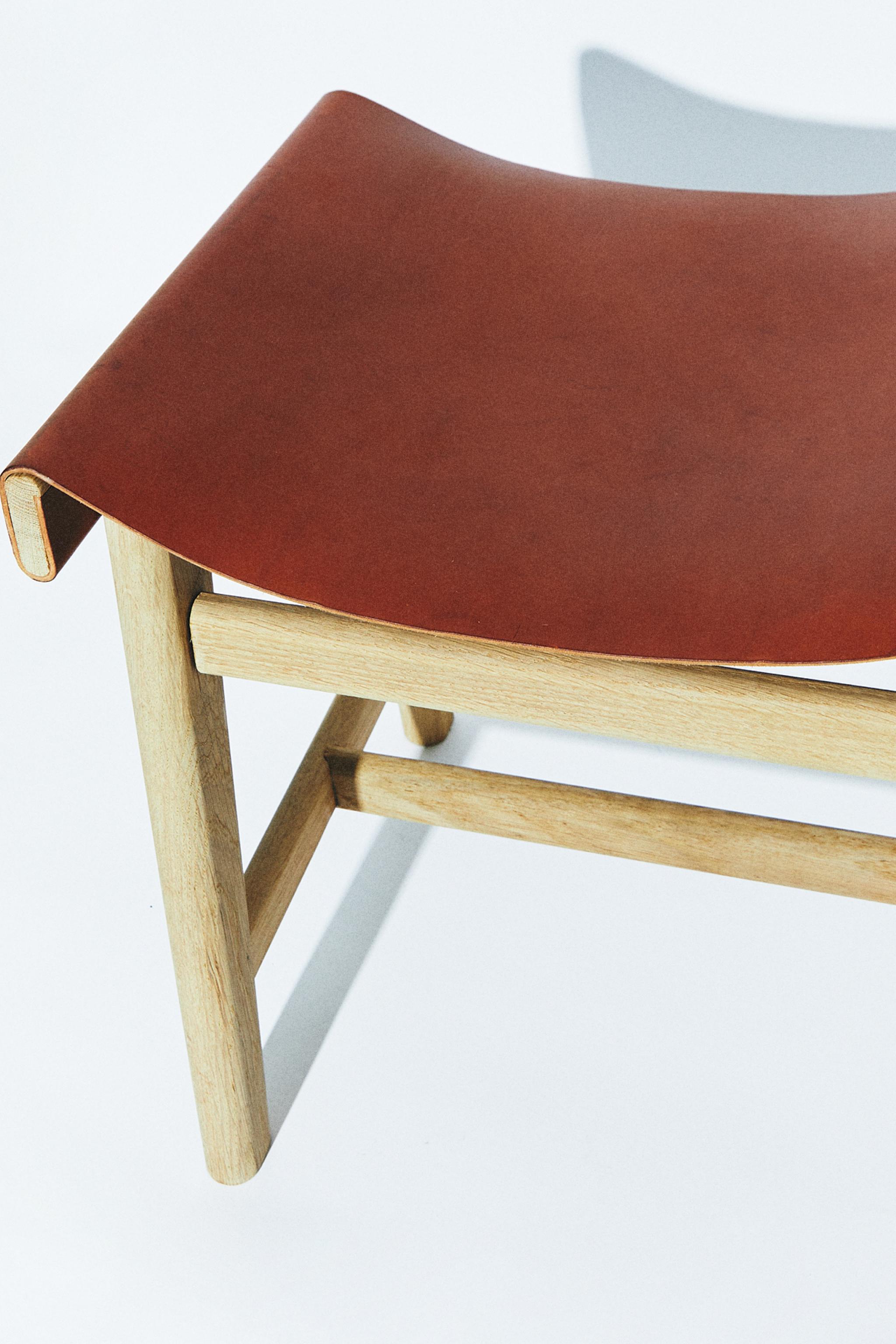 STOOL 01