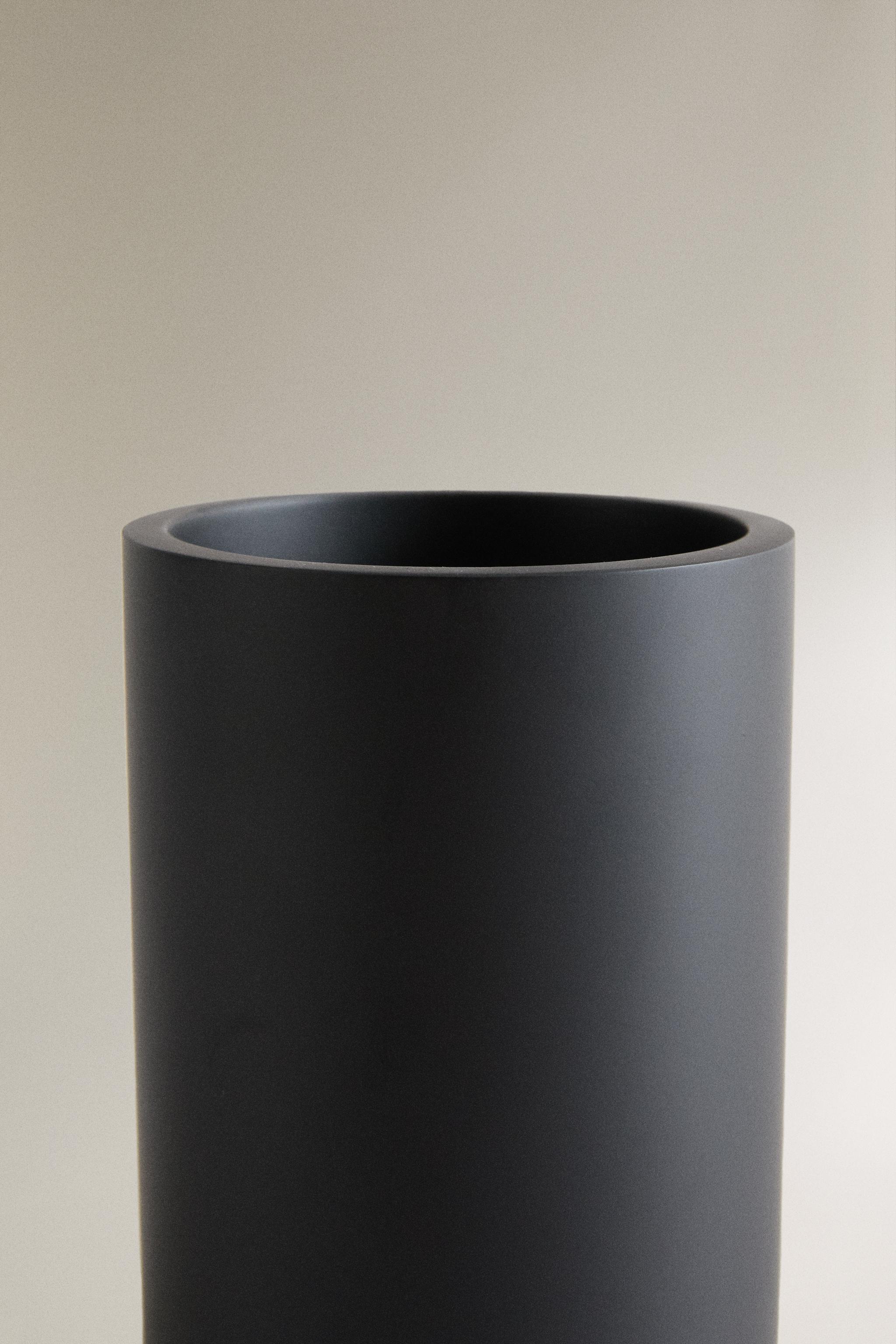 BLACK RESIN TOOTHBRUSH HOLDER