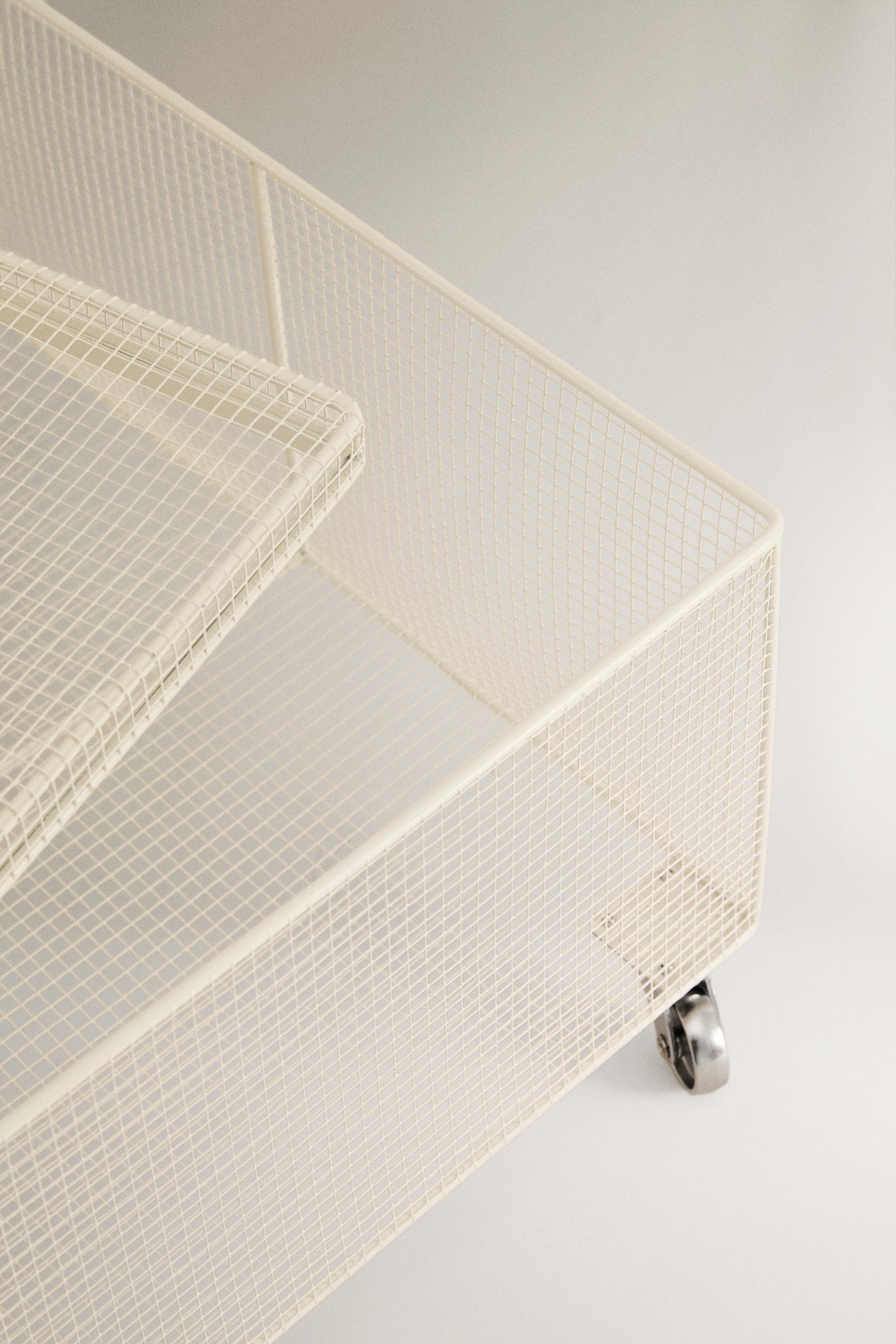 METAL BASKET WITH WHEELS