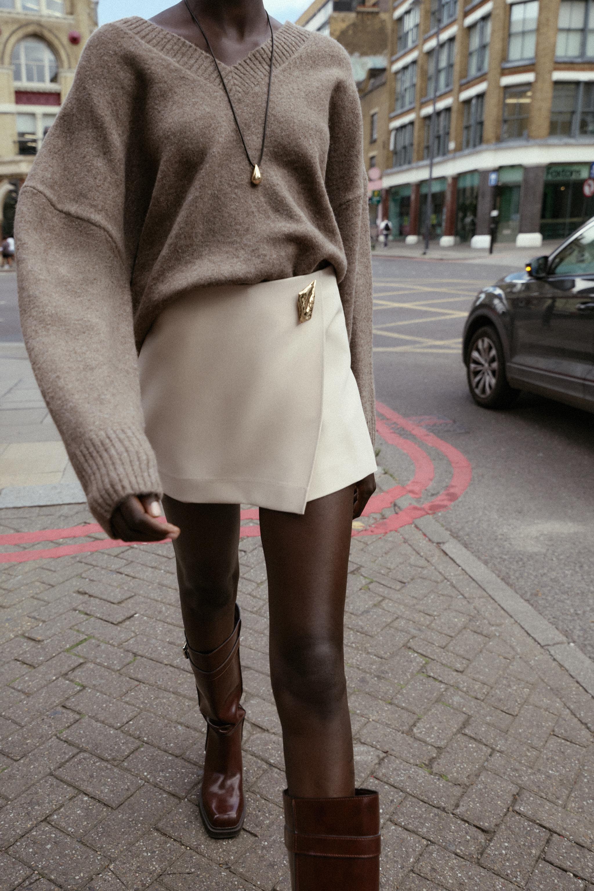 ASYMMETRICAL CULOTTE SKIRT WITH APPLIQUE