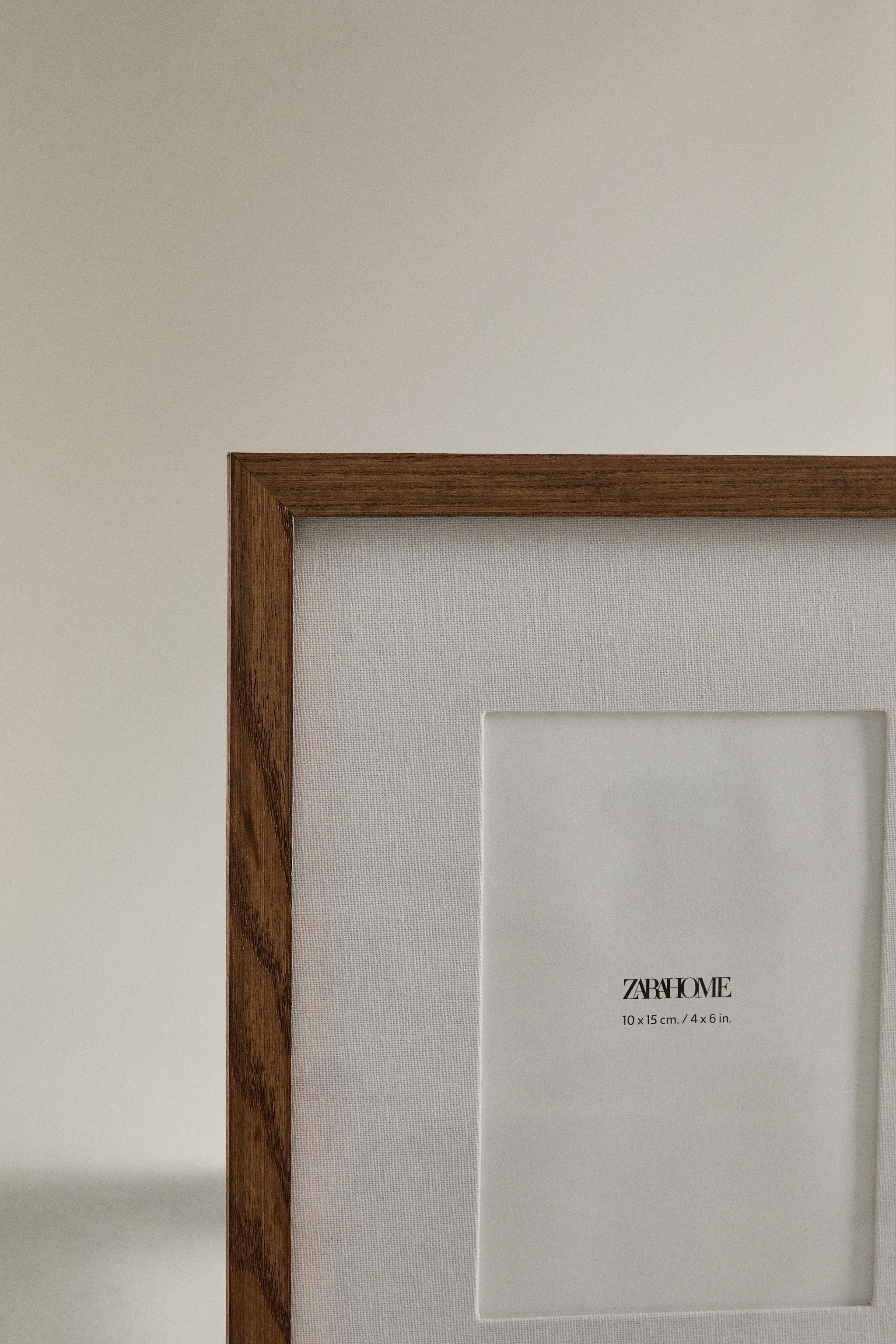 WOOD AND LINEN PICTURE FRAME