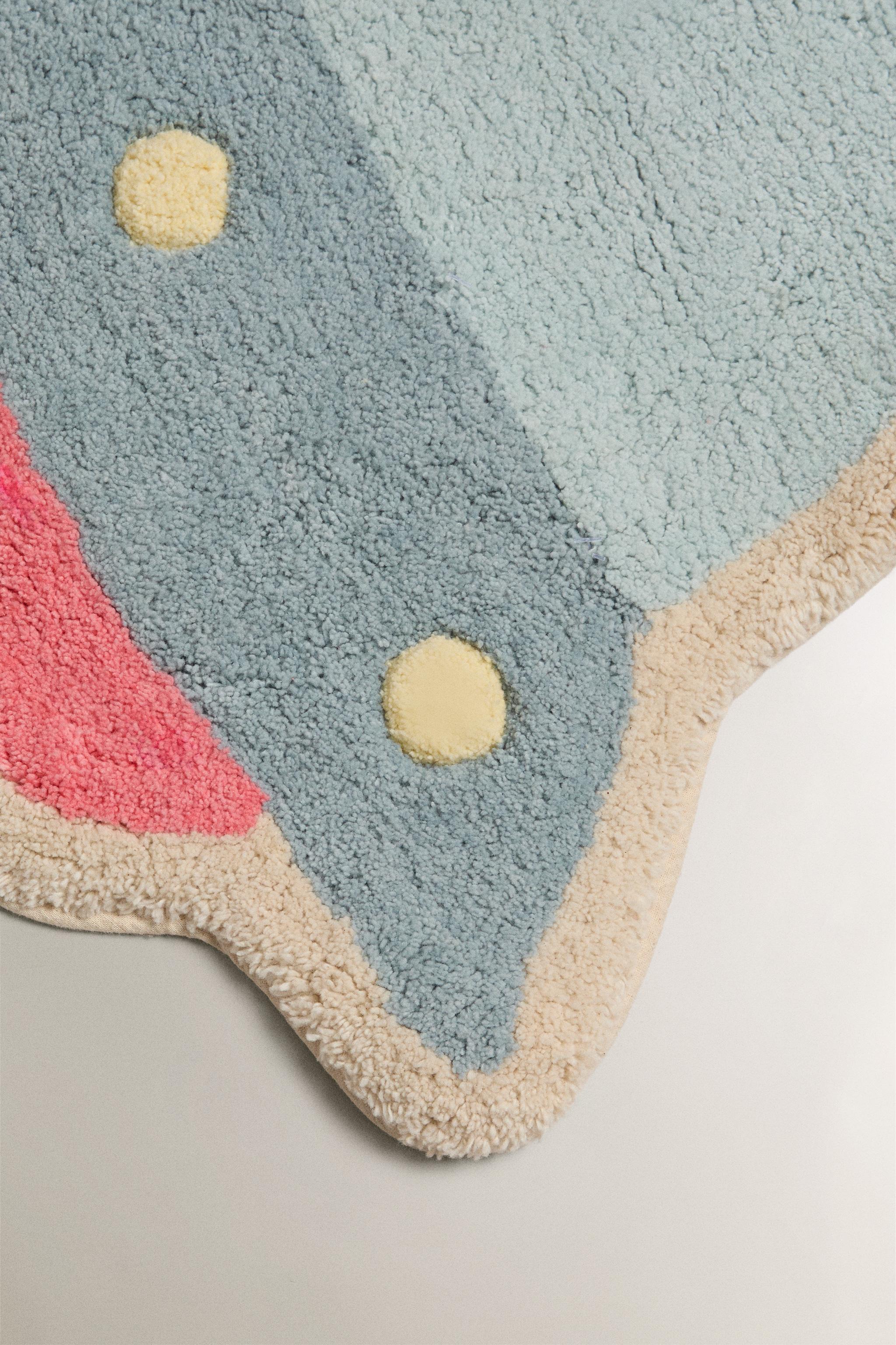 CHILDREN'S FLYING SAUCER BATH MAT