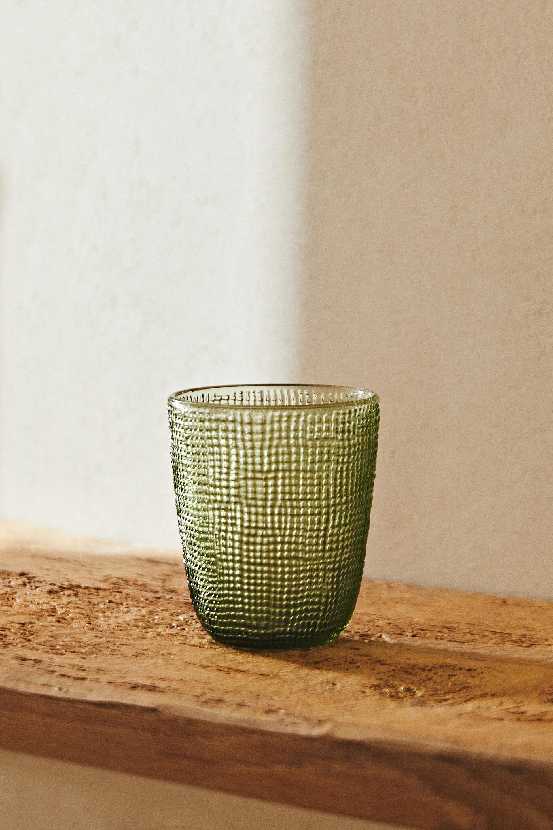 RAISED DESIGN GLASS TUMBLER