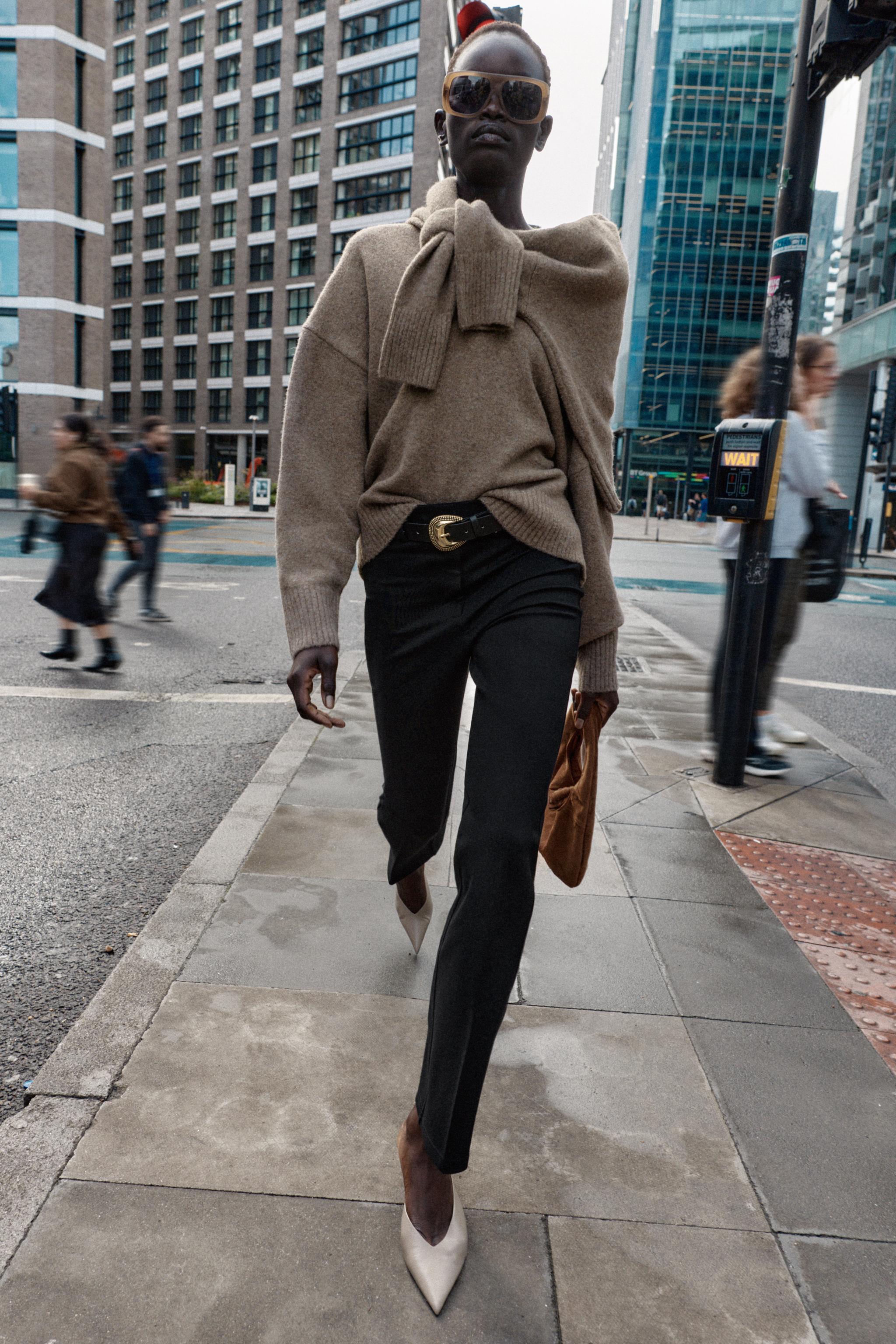 BELTED FLARE LEGGINGS