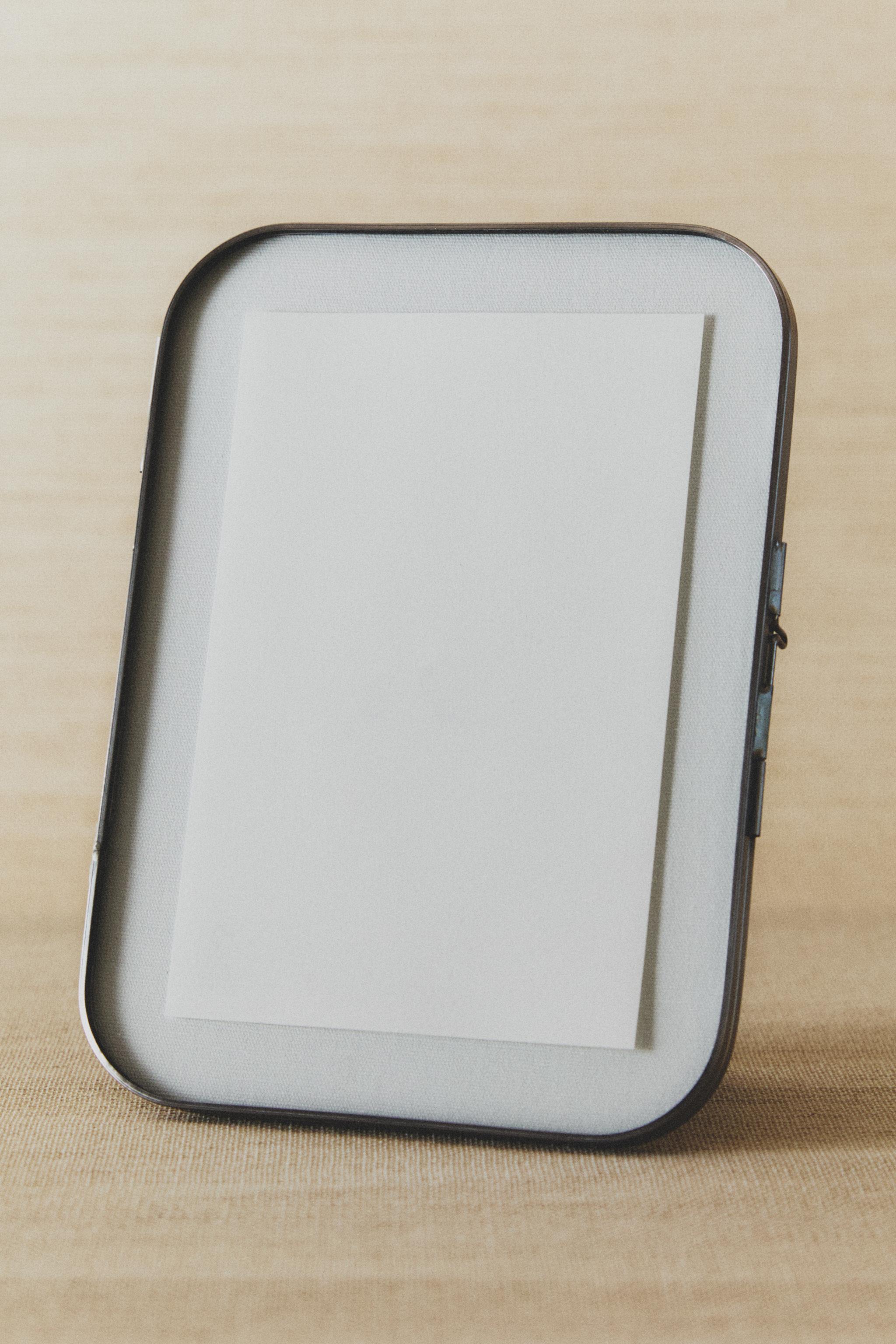 METAL PICTURE FRAME WITH ROUNDED ANGLES