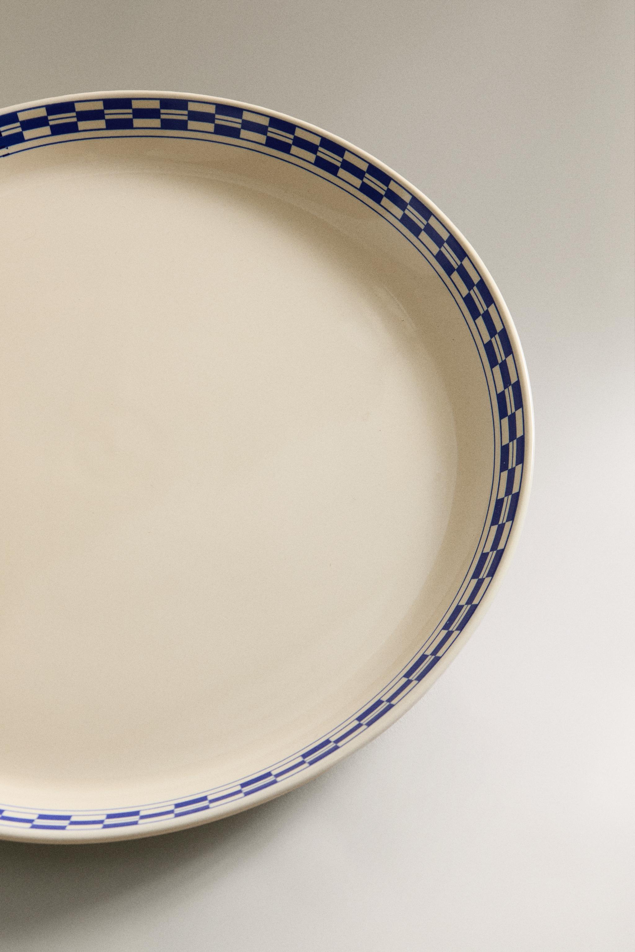 CERAMIC DINNER PLATE WITH CHECKED RIM