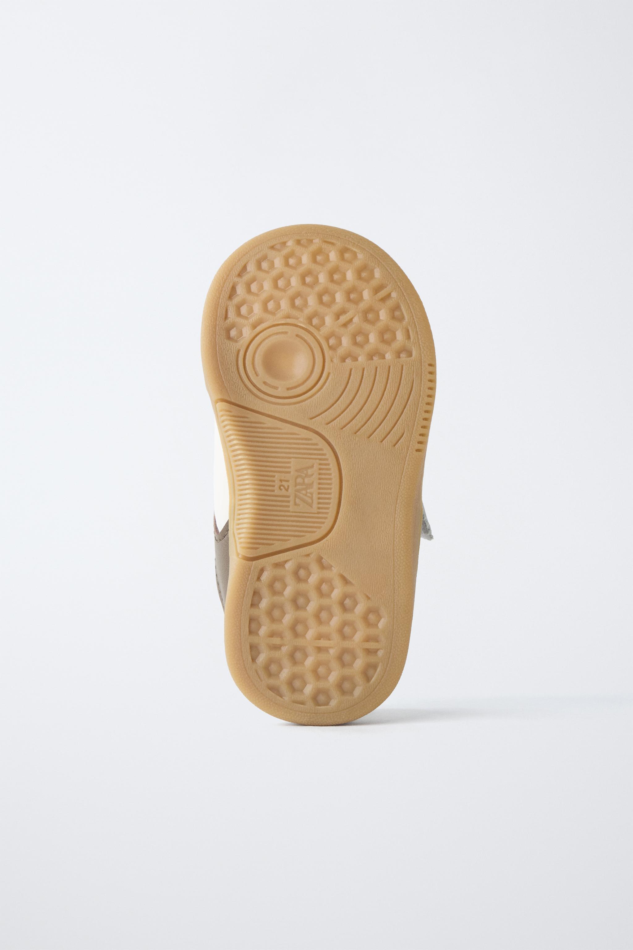 RETRO BAREFOOT SNEAKERS