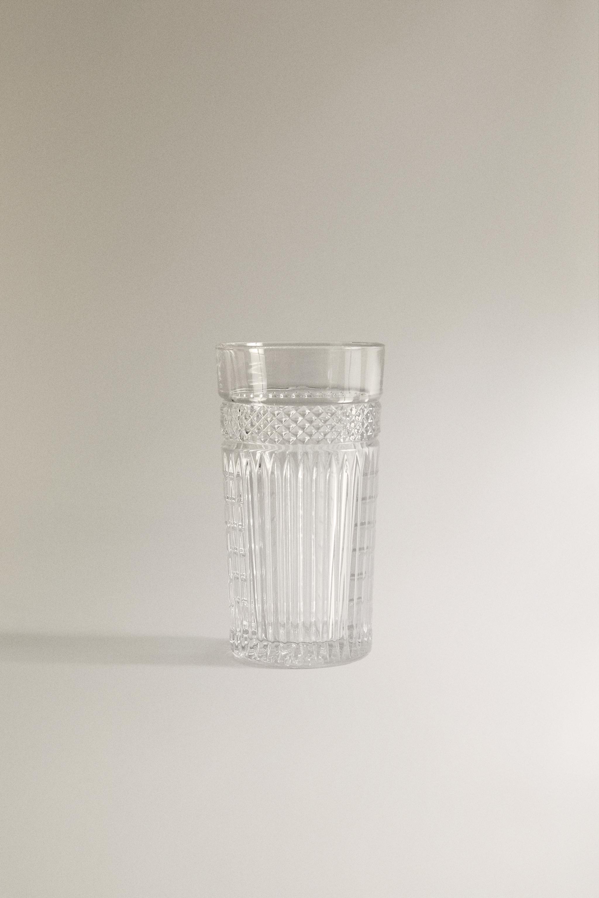 GLASS SOFT DRINK TUMBLER WITH RAISED DESIGN