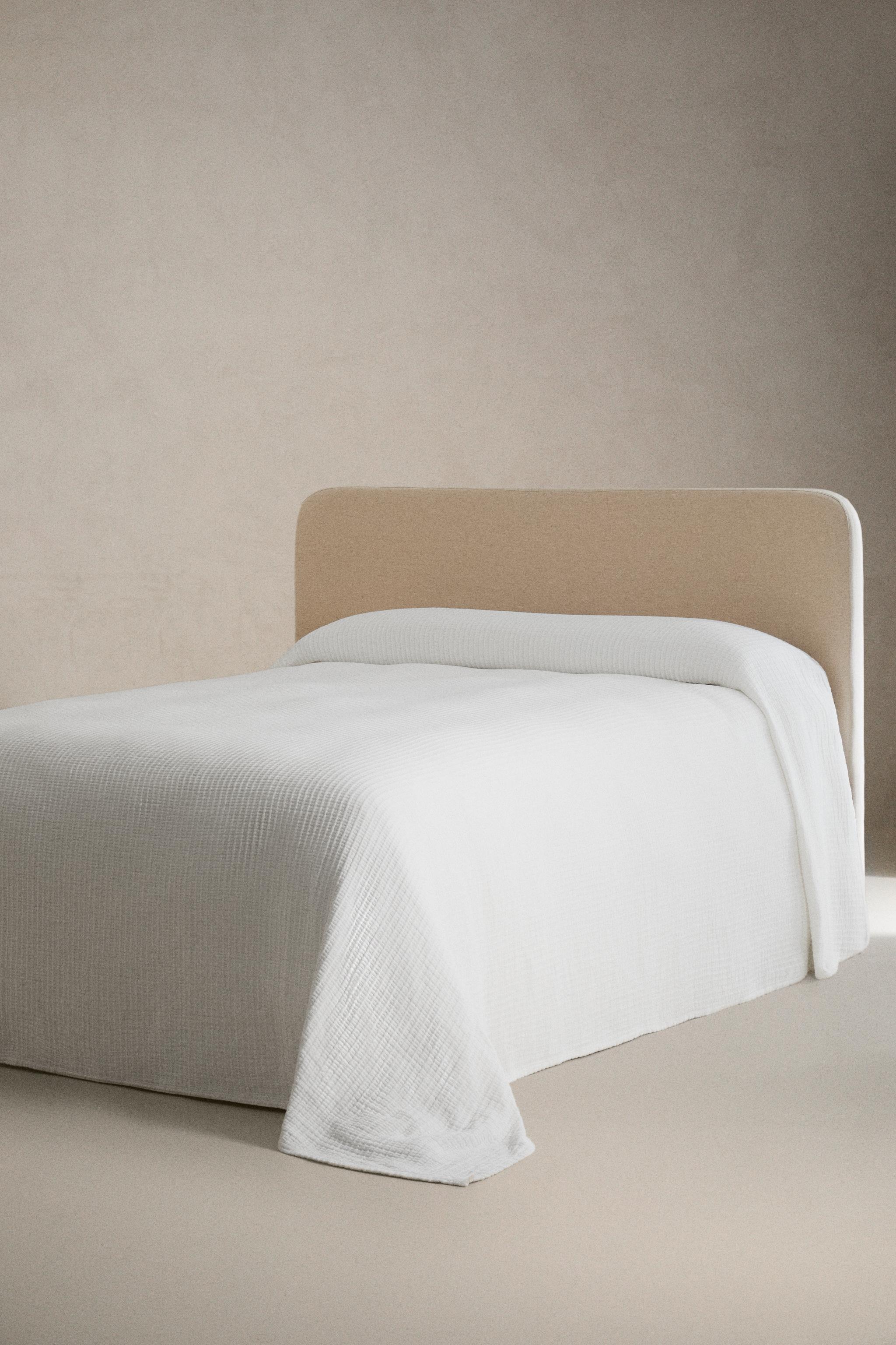 TEXTURED MUSLIN BEDSPREAD
