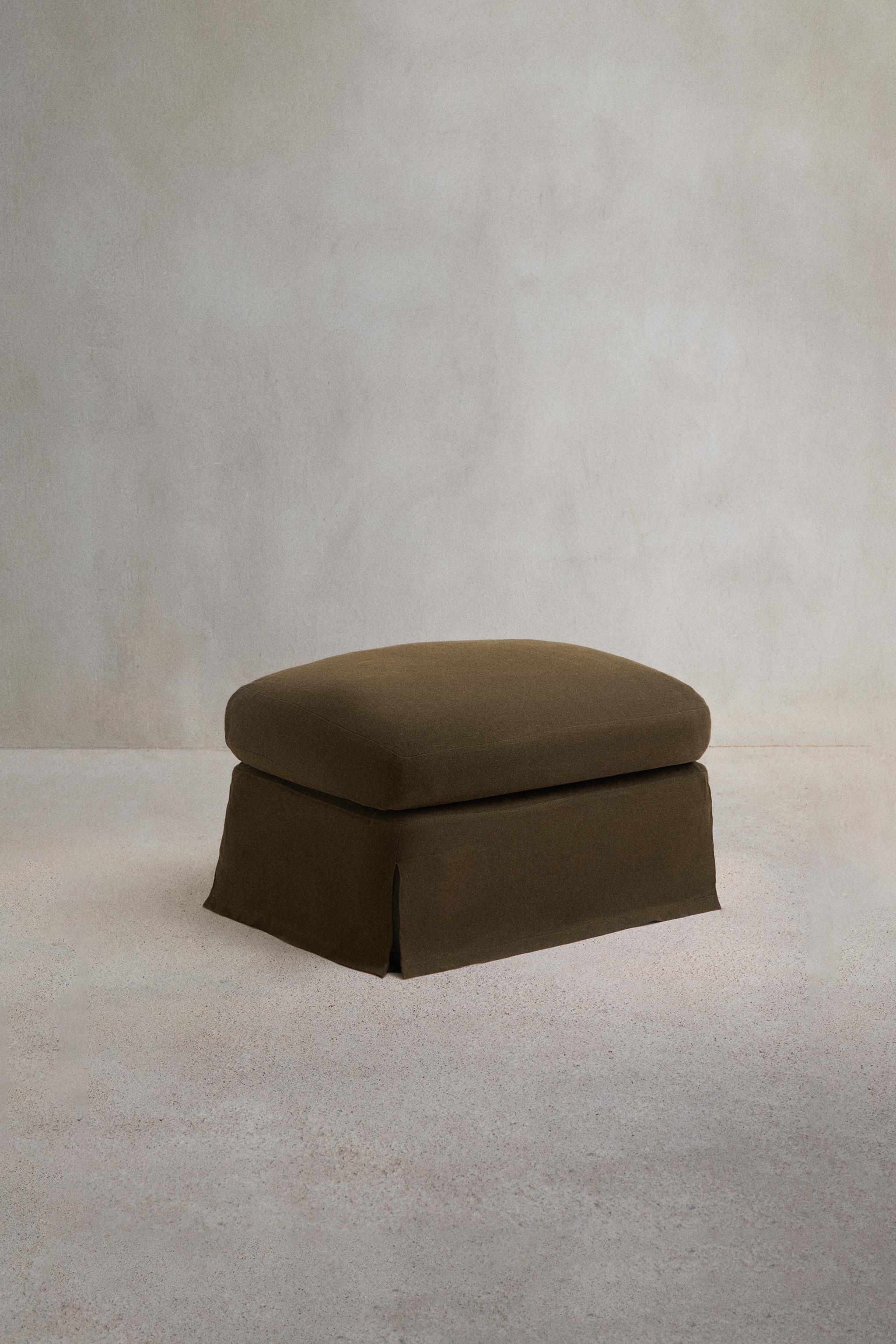 FOOTSTOOL 01